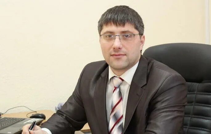 Сотрудник жкх улыбается. Республиканское жилищно коммунальное хозяйство. Дагестанское рду. Профессии жкх. Дагестан махачкала.