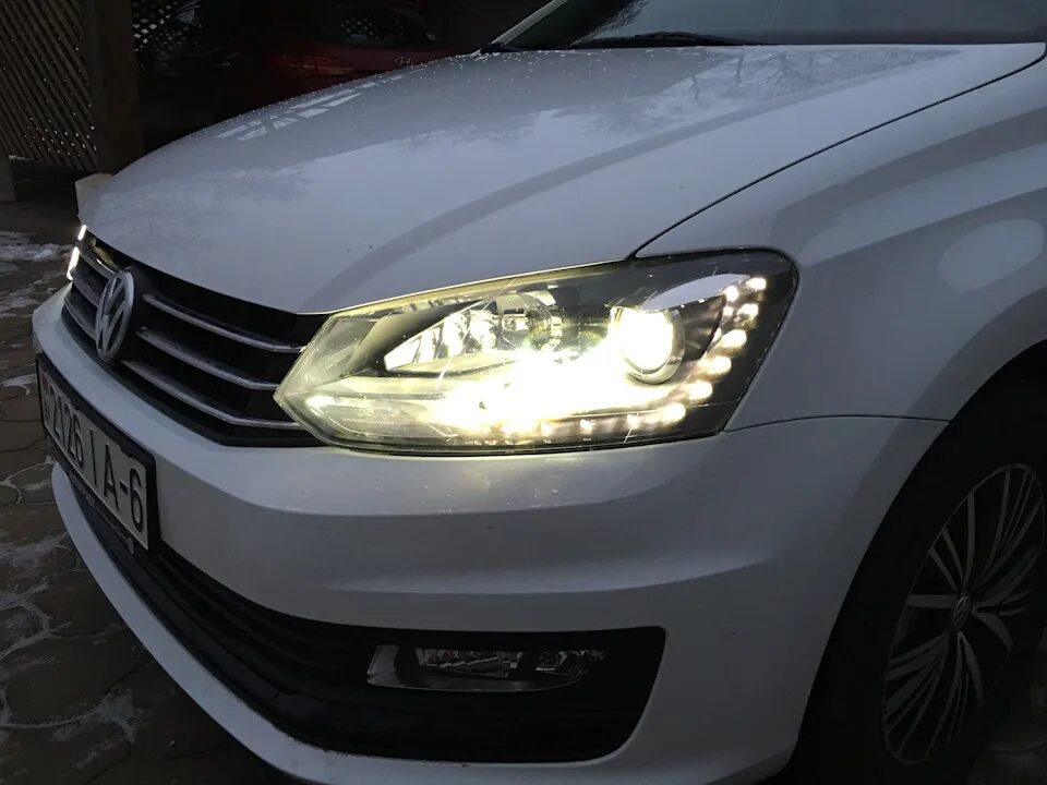 Купить фару на поло. Led фары на Volkswagen Polo sedan. Led фары Фольксваген поло седан 2019. VW Polo sedan led оптика. Поло седан 2015 Рестайлинг оптика.