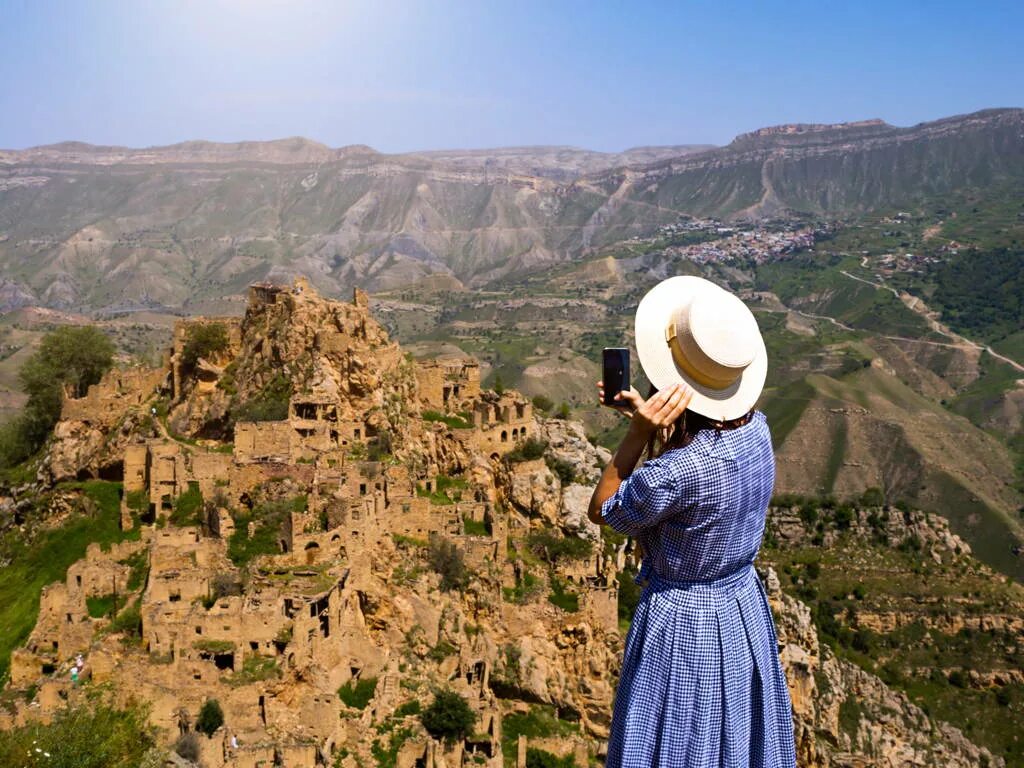 Тур в дагестан на 3 дня. Туристы в дагестане. Тур в дагестан на 3 дня. Тур в дагестан на 3 дня. Сулакский каньон в дагестане.