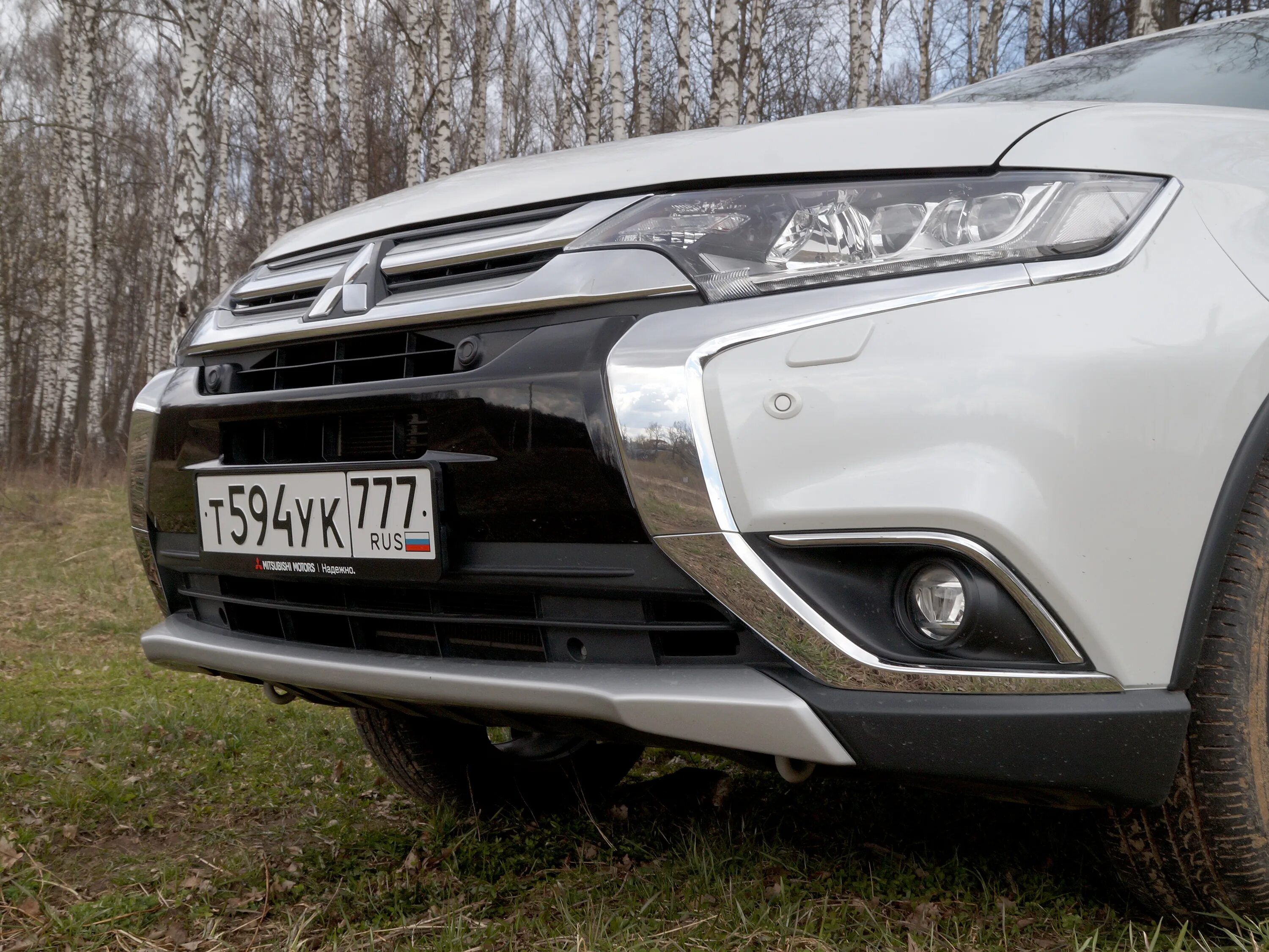 Передний бампер мицубиси аутлендер. Бампер Mitsubishi Outlander 2016. Mitsubishi Outlander 2017 передний бампер. Outlander 2017 бампер. Mitsubishi Outlander 3 поколение бампер.