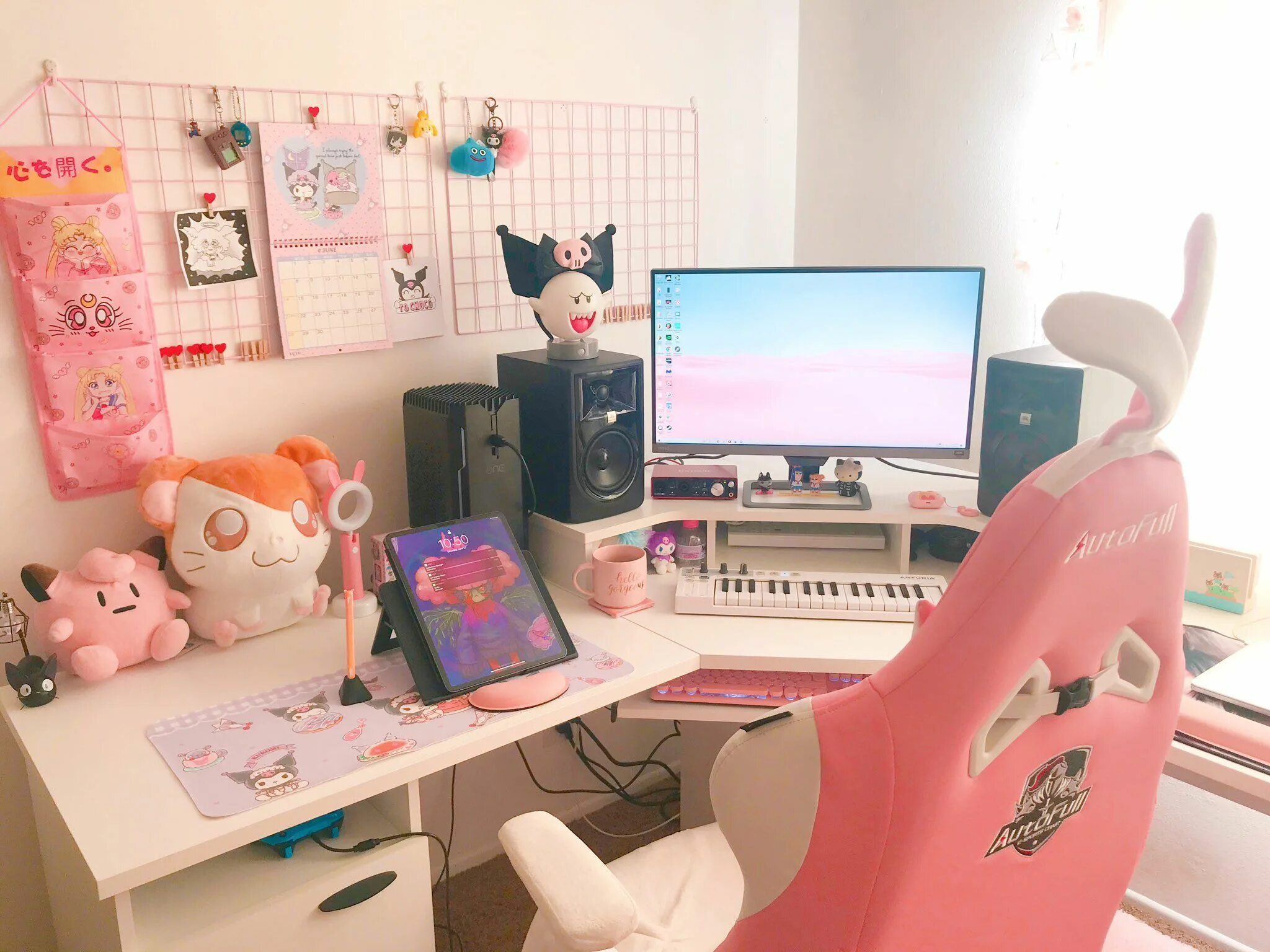 Девчачий компьютер. Розовая геймерская комната. kawaii комната. самый красивый девчачий компьютер.