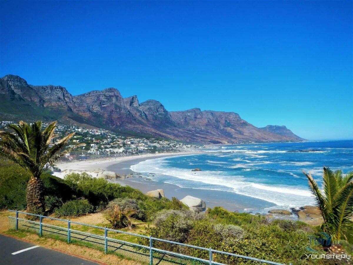 Кейптаун фото с горы. Кэмпс-бэй, юар. Camps bay beach кейптаун. Юар для туристов. Юар в марте.