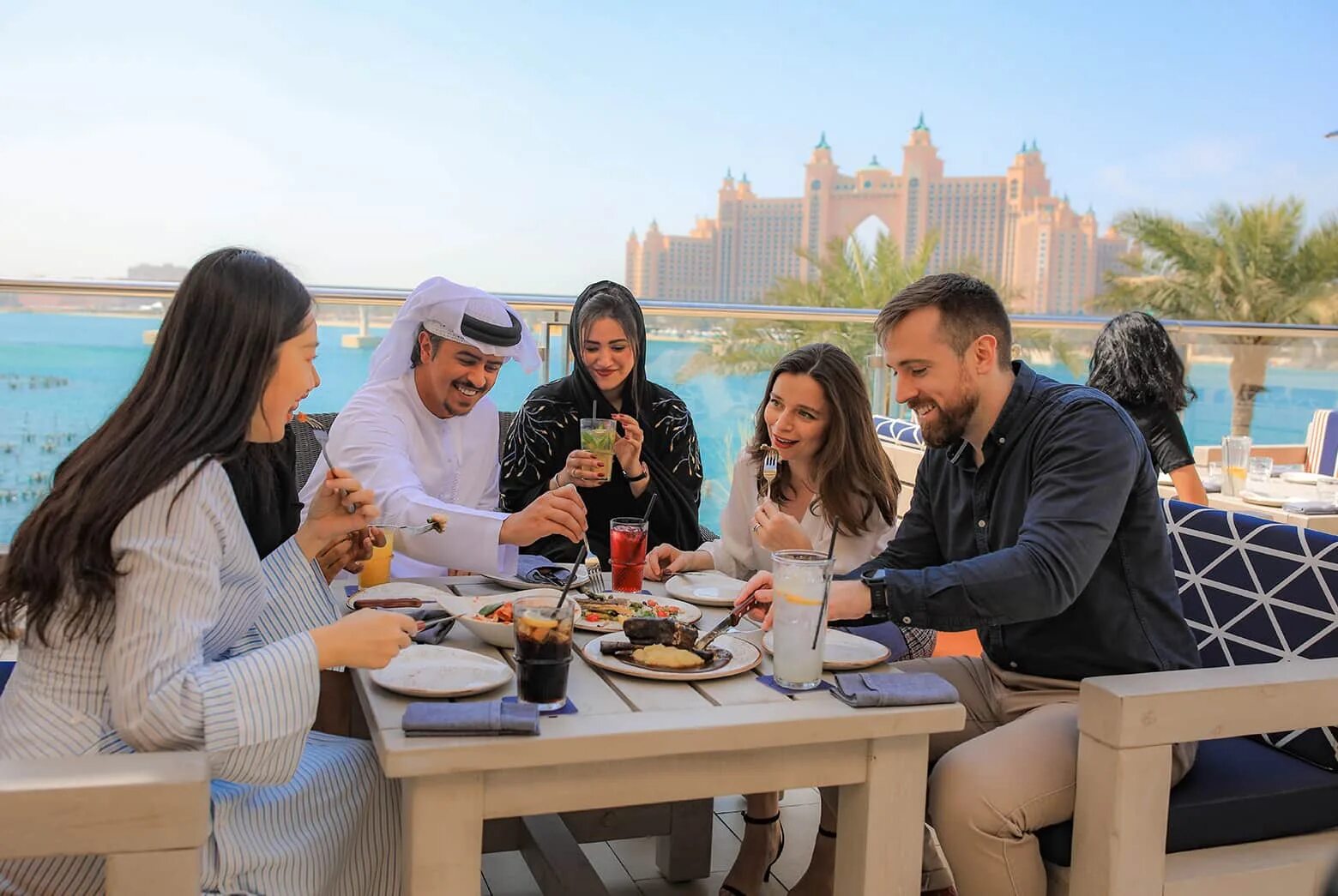 Можно пить в дубае. Дубай фуд фестиваль. Гастрономический фестиваль в Дубае. Дубайский фестиваль еды 2021. Завтрак в Дубае.