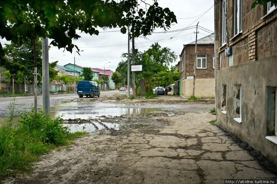 Цхинвал район Шанхай. Цхинвал. Улица. Gariyula. Дубовая роща Цхинвал. Город Цхинвал Южная Осетия фото. Погода цхинвал на неделю южная