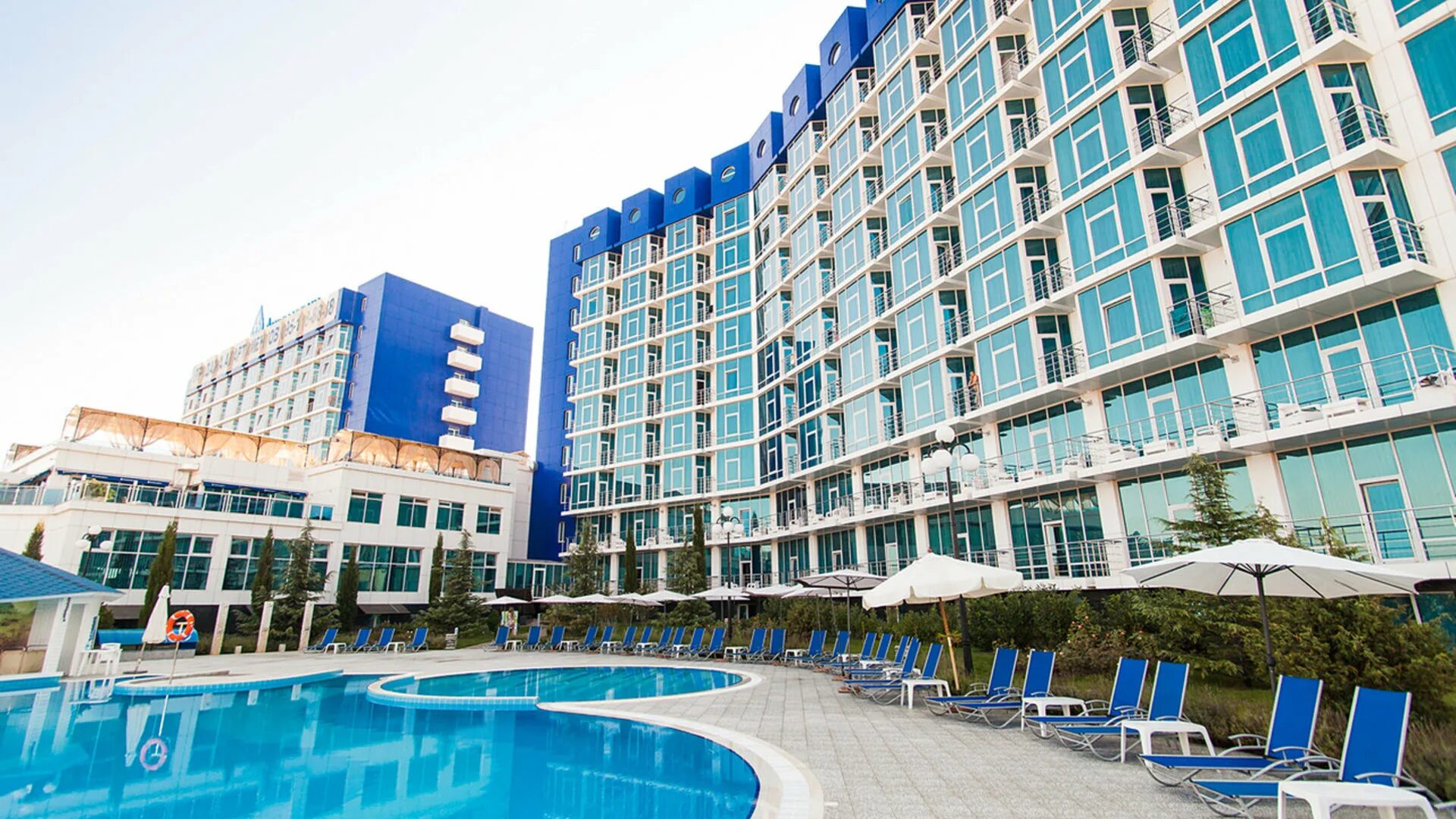 Aquamarine resort spa 5 крым. Аквамарин резорт и спа севастополь. Аквамарин севастополь. Отель аква делюкс севастополь. Курортный комплекс аквамарин крым.