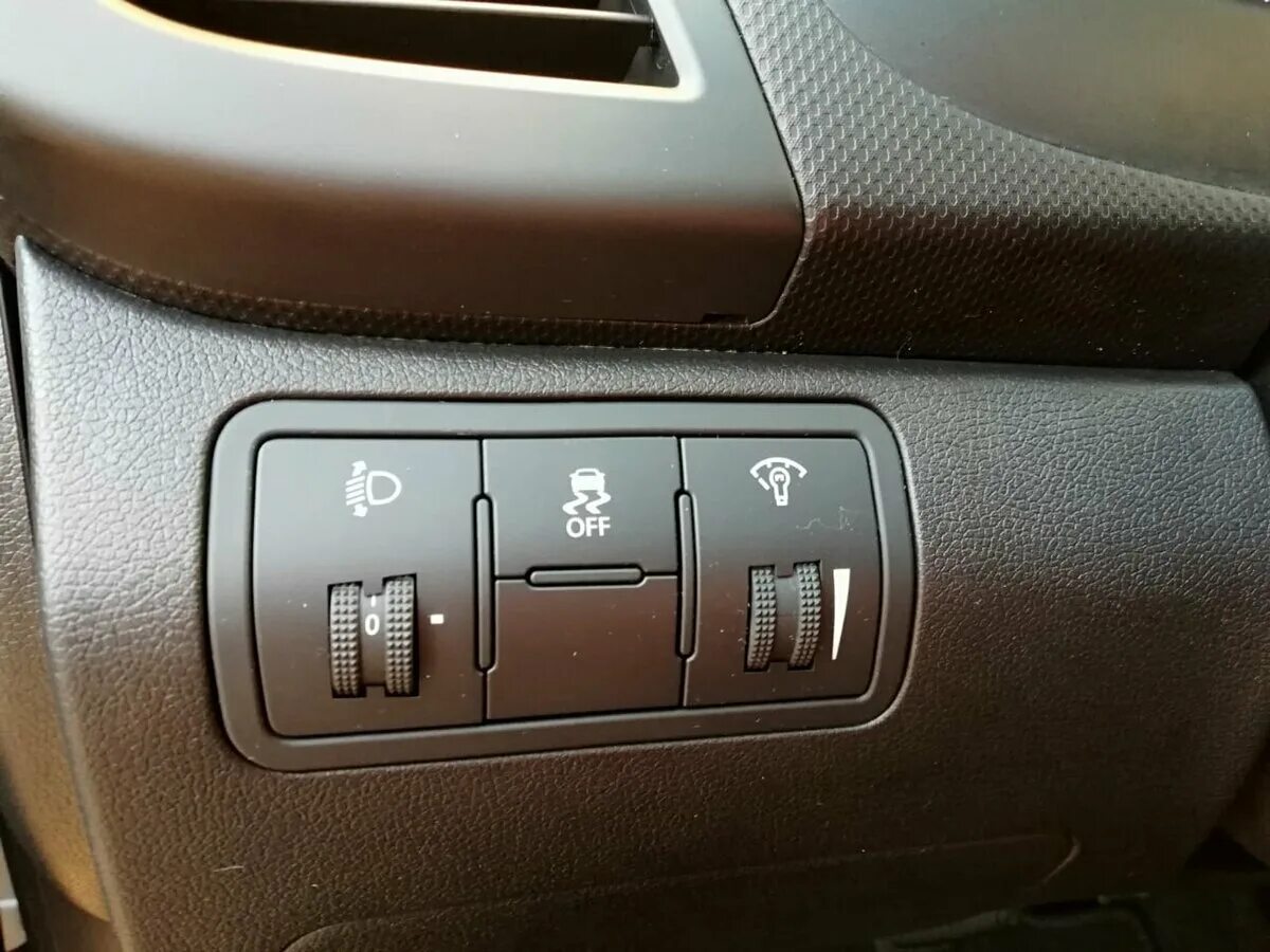 Кнопка солярис. Кнопки управление хундай солярис 2021 года. Кнопка противотуманных фар для хендай солярис 2012. Кнопки солярис слева. Кнопка солярис.