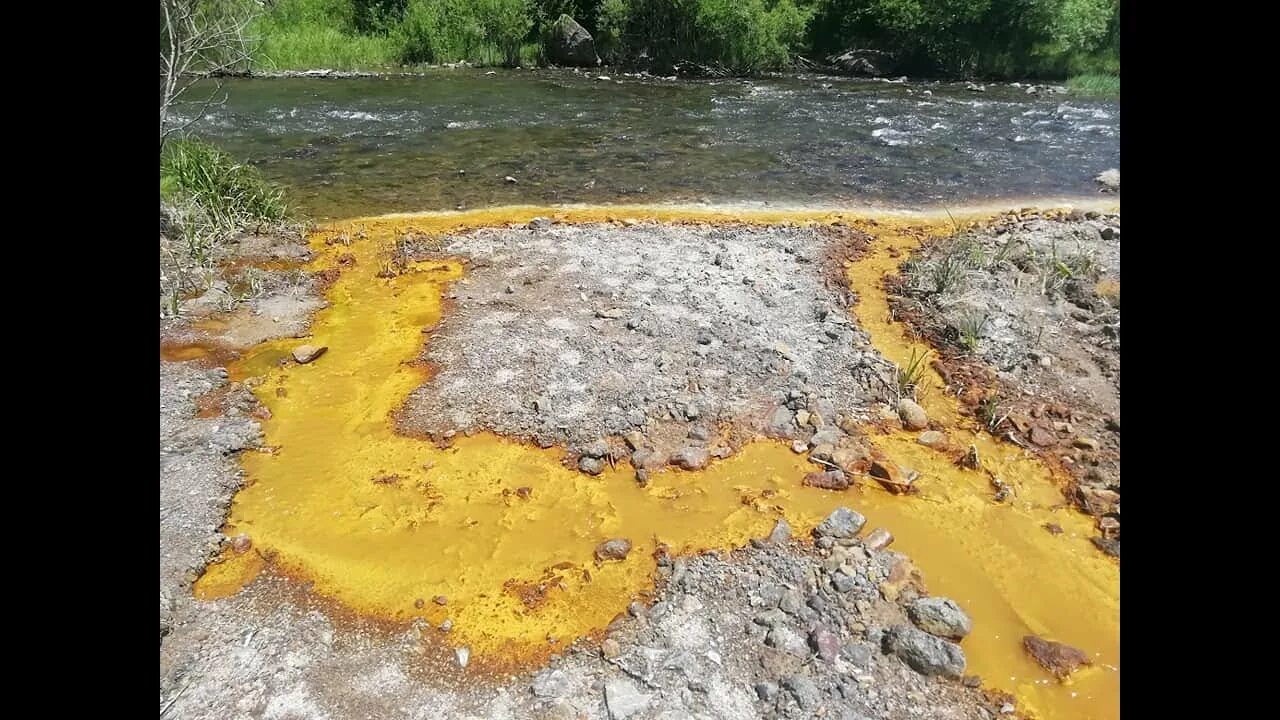 Загрязнение тяжелыми металлами. Загрязнение воды тяжелыми металлами. Загрязненных тяжелыми металлами земли. Загрязнение почвы тяжелыми металлами. Тяжелые металлы загрязняющие почвы