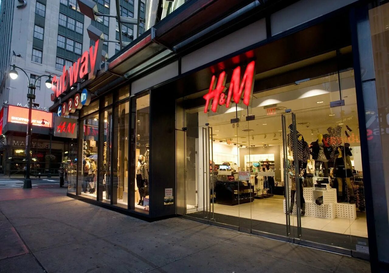 H M В Нью Йорке. Эйч энд эм Швеция. Магазин HM В Нью Йорке. Здание h m в Нью Йорке.