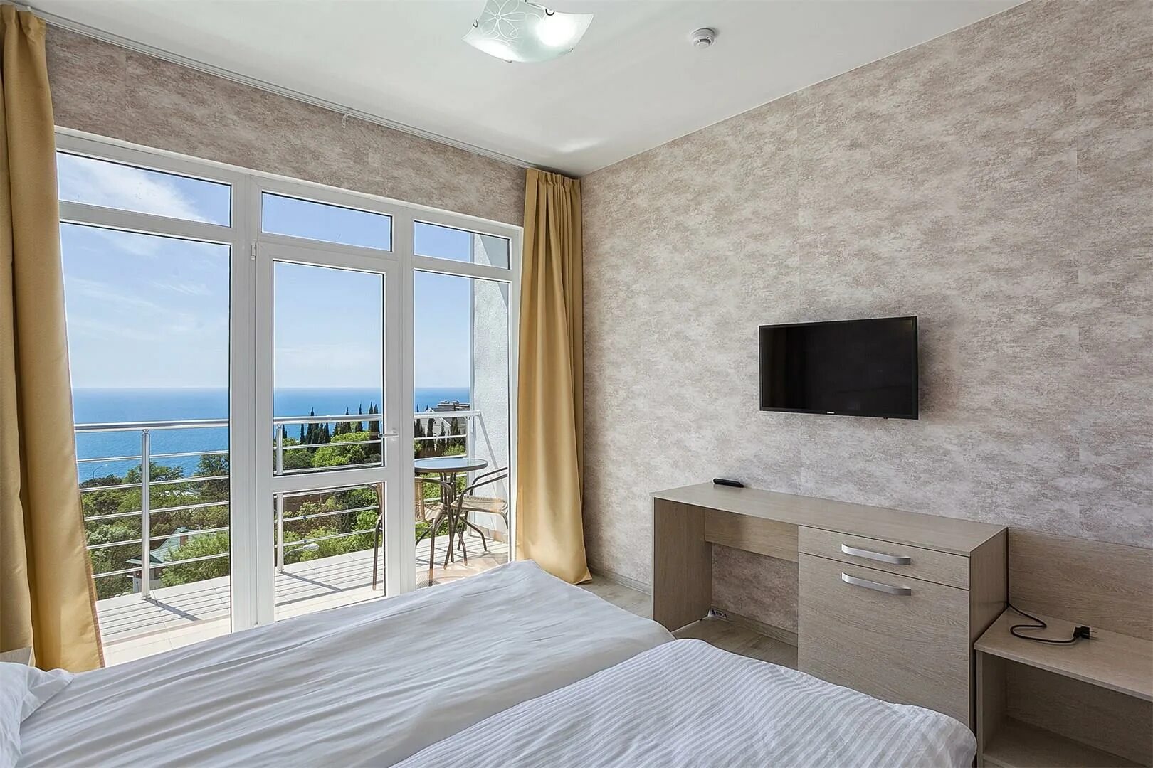 Респект холл резорт спа 4 ялта крым. Респект холл ялта. Отель респект холл ялта. Респект холл юбк. Отель респект холл ялта.