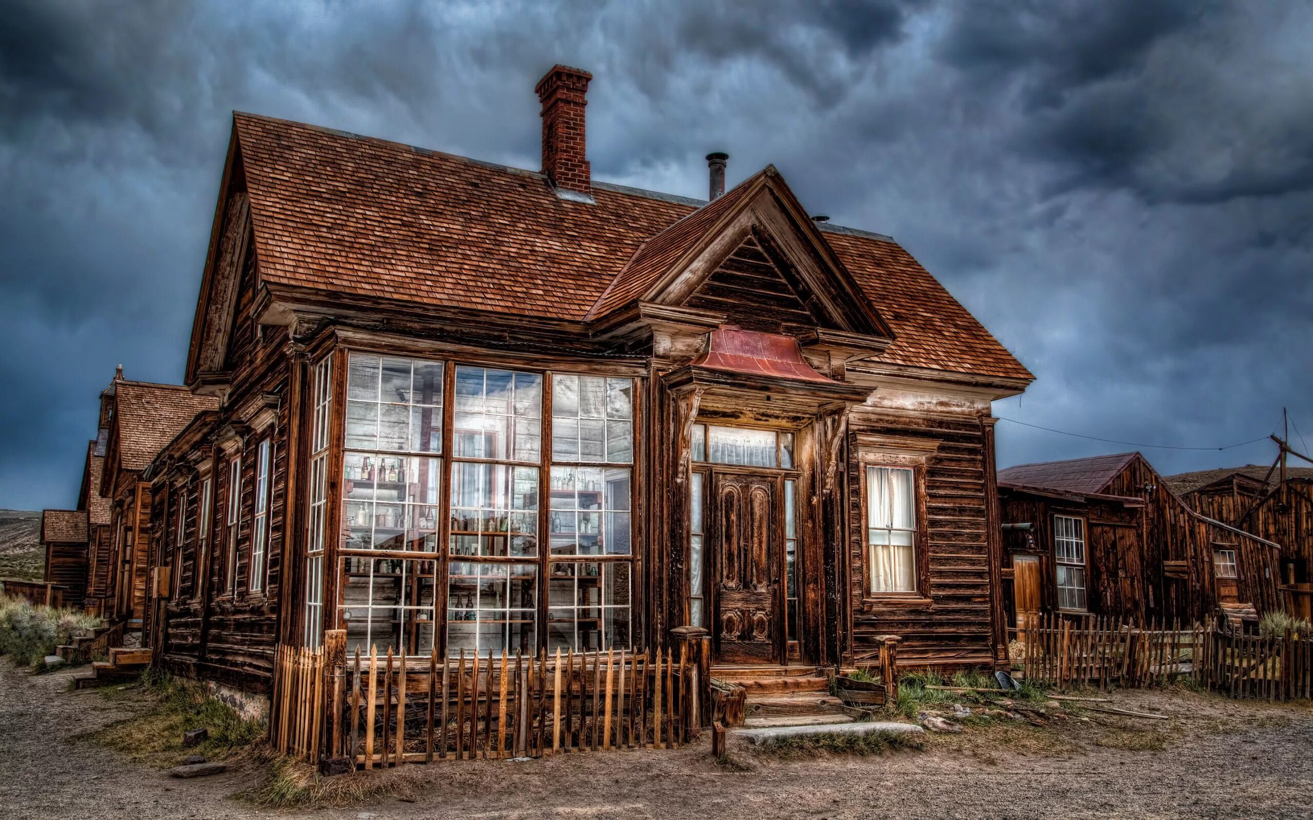 Bodie город призрак. Город призраков (Ghost Town, 2008). Деревенский домик в Америке 19 век. Дом заброшенный деревянный США. Старый деревянный дом во сне