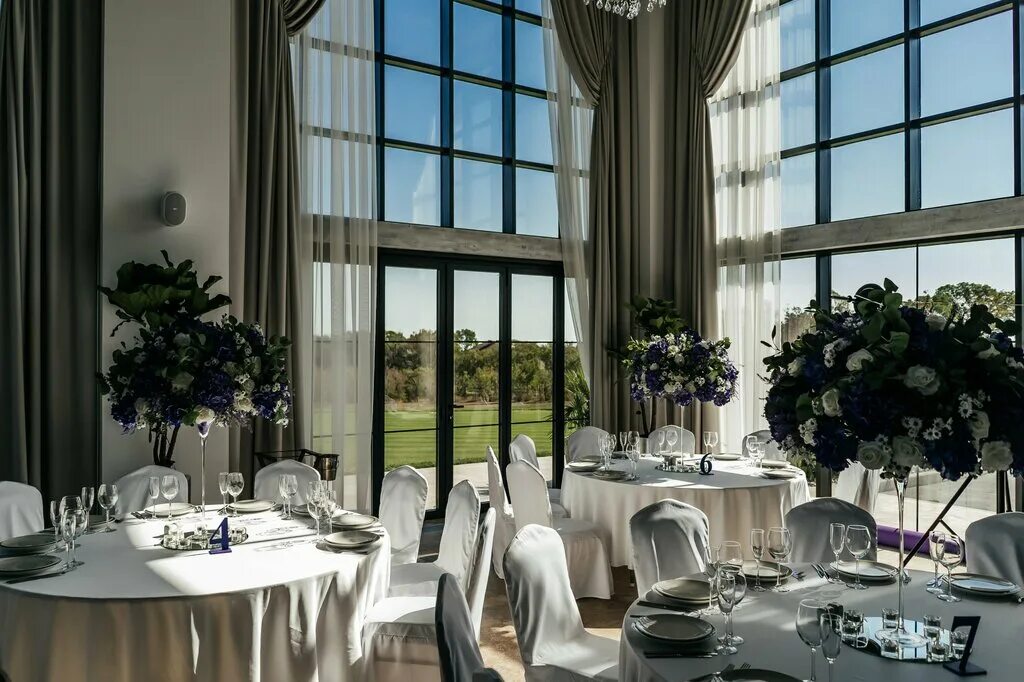 Club house пограничная ул. White house ростов. Club house пограничная ул. Караоке хаус озерки. Хаус бар озерки.