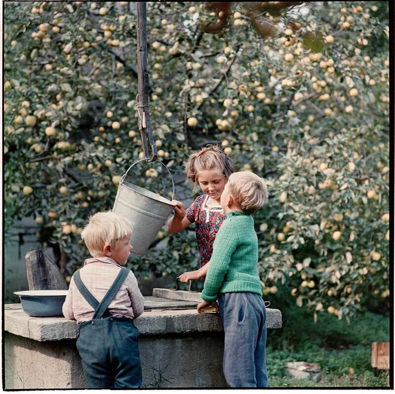 В первые годы детства человек проходит конечно. Фотограф семён Осипович Фридлянд дети. Советское детство цветные. Счастливые советские дети.