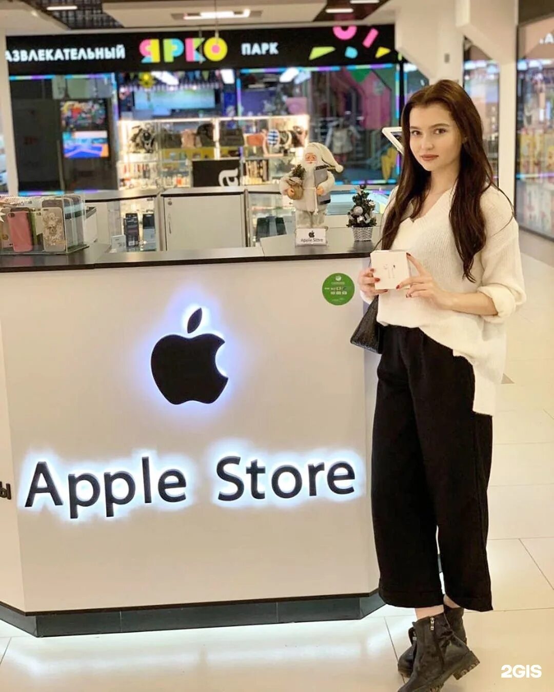 Надо надо сторе. Apple Store Вайнера 19. App Store магазин. Apple Store ковров. Эппстор магазин.