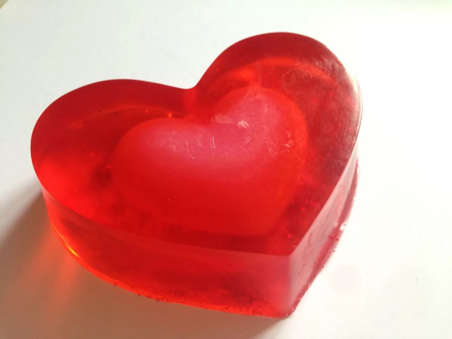 Красное мыло купить. Мыло сердце. Мыло сердечко. Прозрачное мыло ручной работы. Мыло в виде сердца.