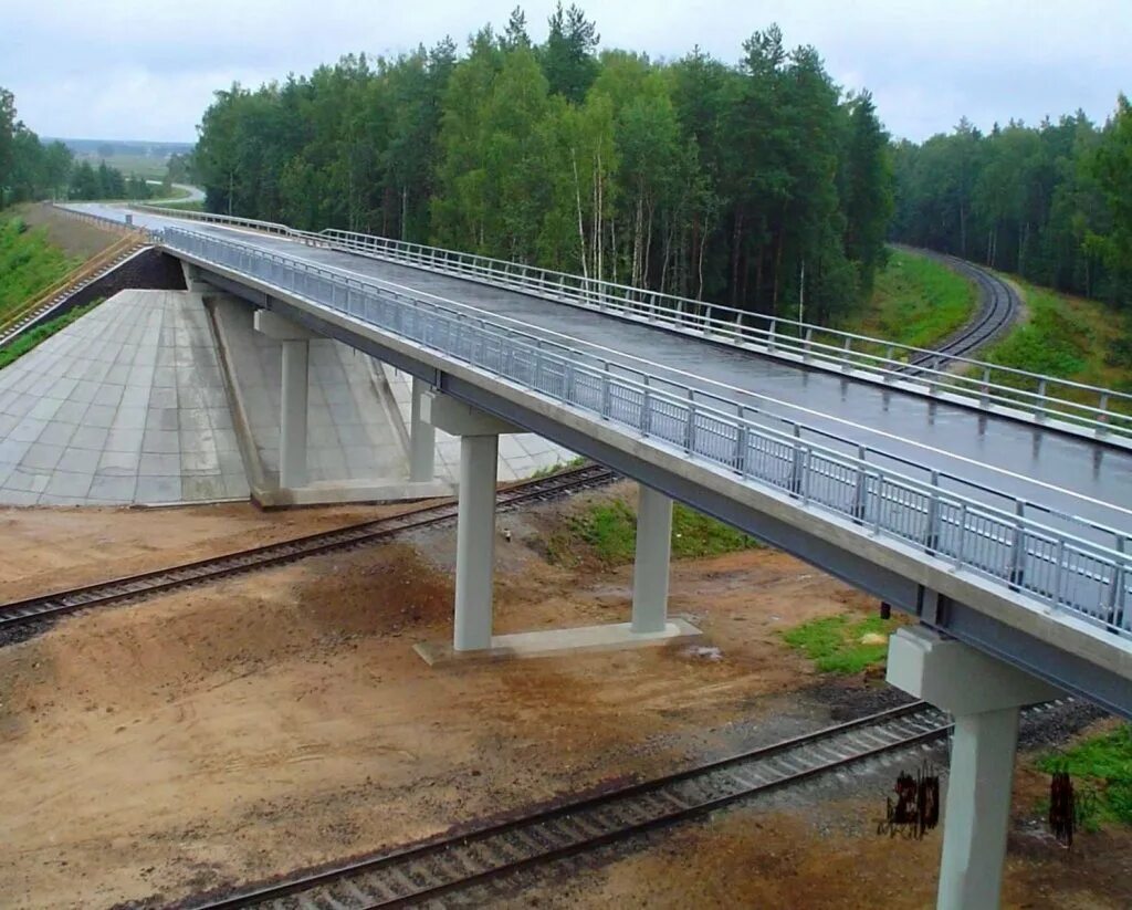 Переехал через мост. Мост путепровод эстакада виадук тоннели. Эстакада ЖД ИССО. Виадук эстакада путепровод. Эстакадный мост ЖД.