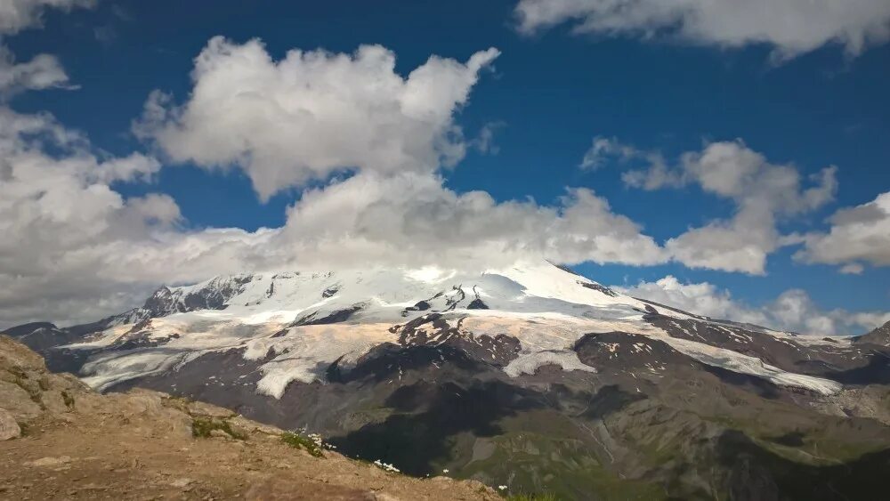 Терскол в июле. Эльбрус в июле. Эльбрус в июле. Хребет ночи (2021). Эльбрус в июле.