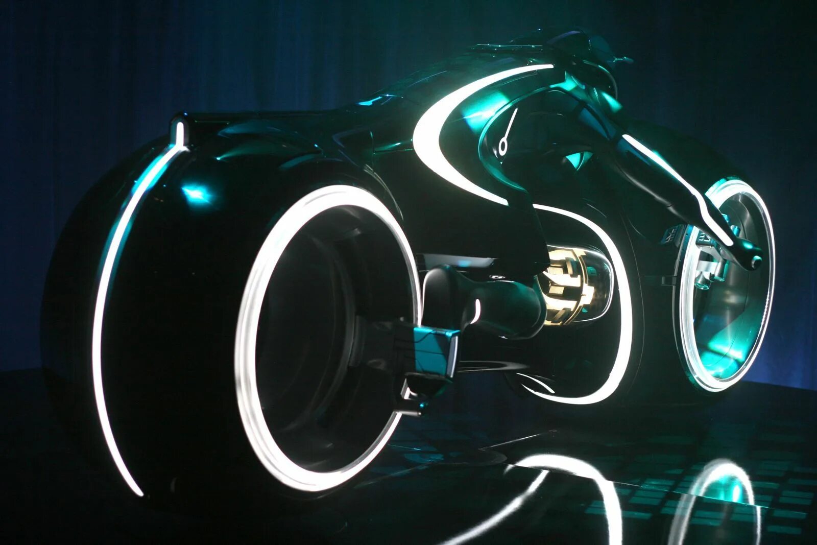 Light cycle. Мотоцикл tron light cycle. трон 1982 светоцикл. мотоцикл tron light cycle 80. байк tron light cycle.