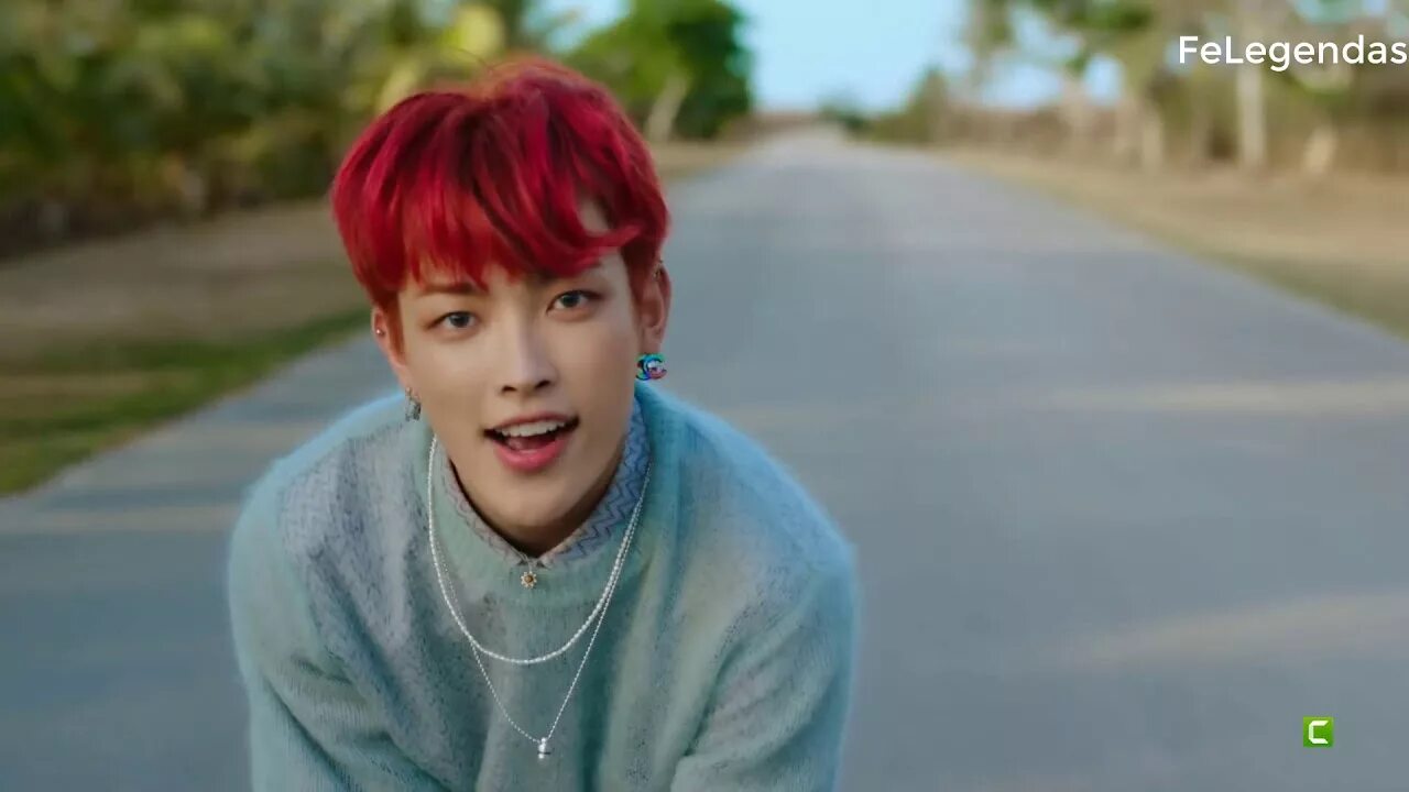 Ateez wave. Хонджун эйтиз. группа ateez хонджун. ateez участники хонджун.
