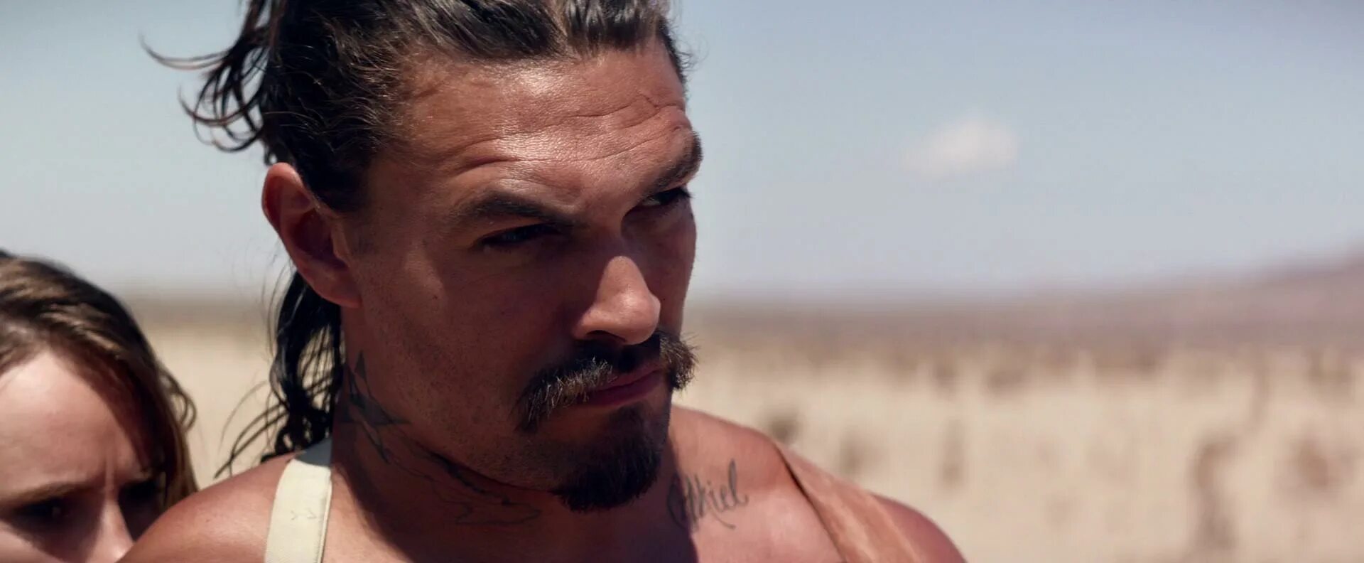 Плохая партия фильм 2016. Джейсон момоа плохая партия. Фильм the bad batch 2016. Плохая партия / the bad batch (2016). Джим керри джейсон момоа.