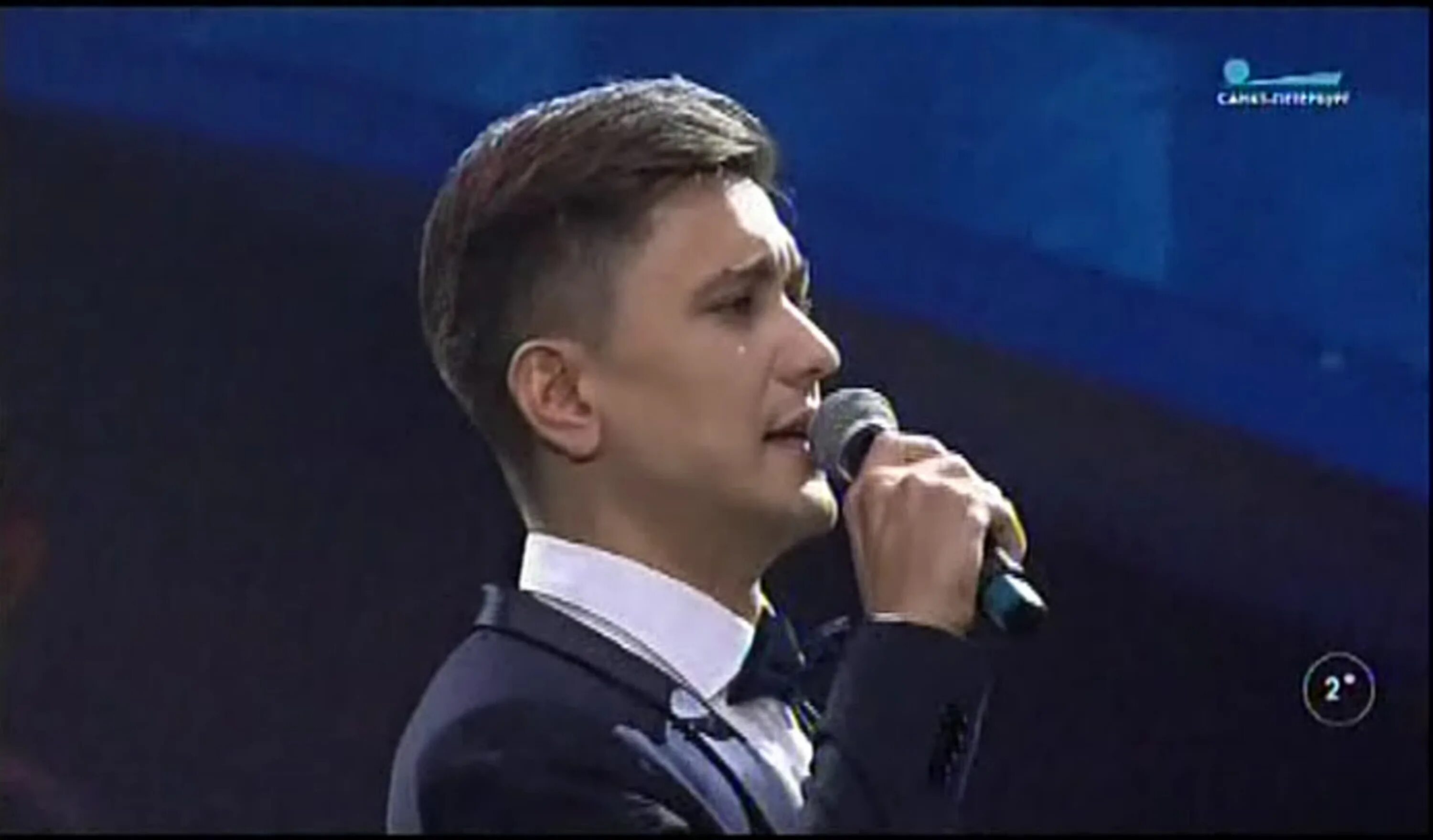 Григорий чернецов певец. Чернецов и гарипова. Дина гарипова на фоне красной площади. Чернецов и гарипова. Дина гарипова и григорий чернецов.