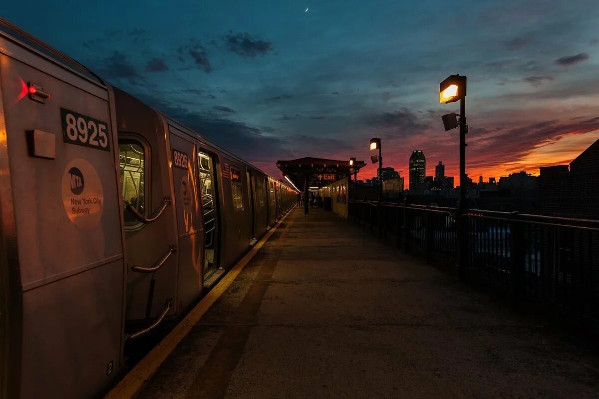 Поезда но пустой вокзал