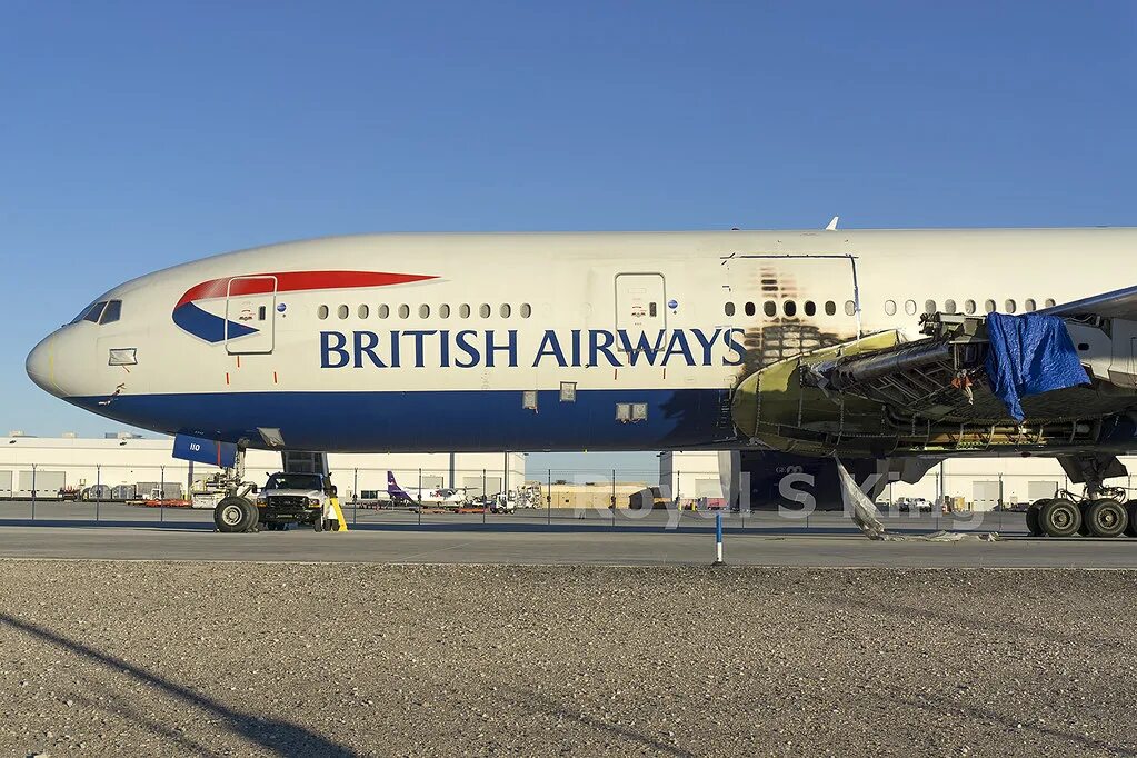 British airways flight. Боинг 777. самолет на аэродроме. british airways 777. фото самолёта в аэропорту.
