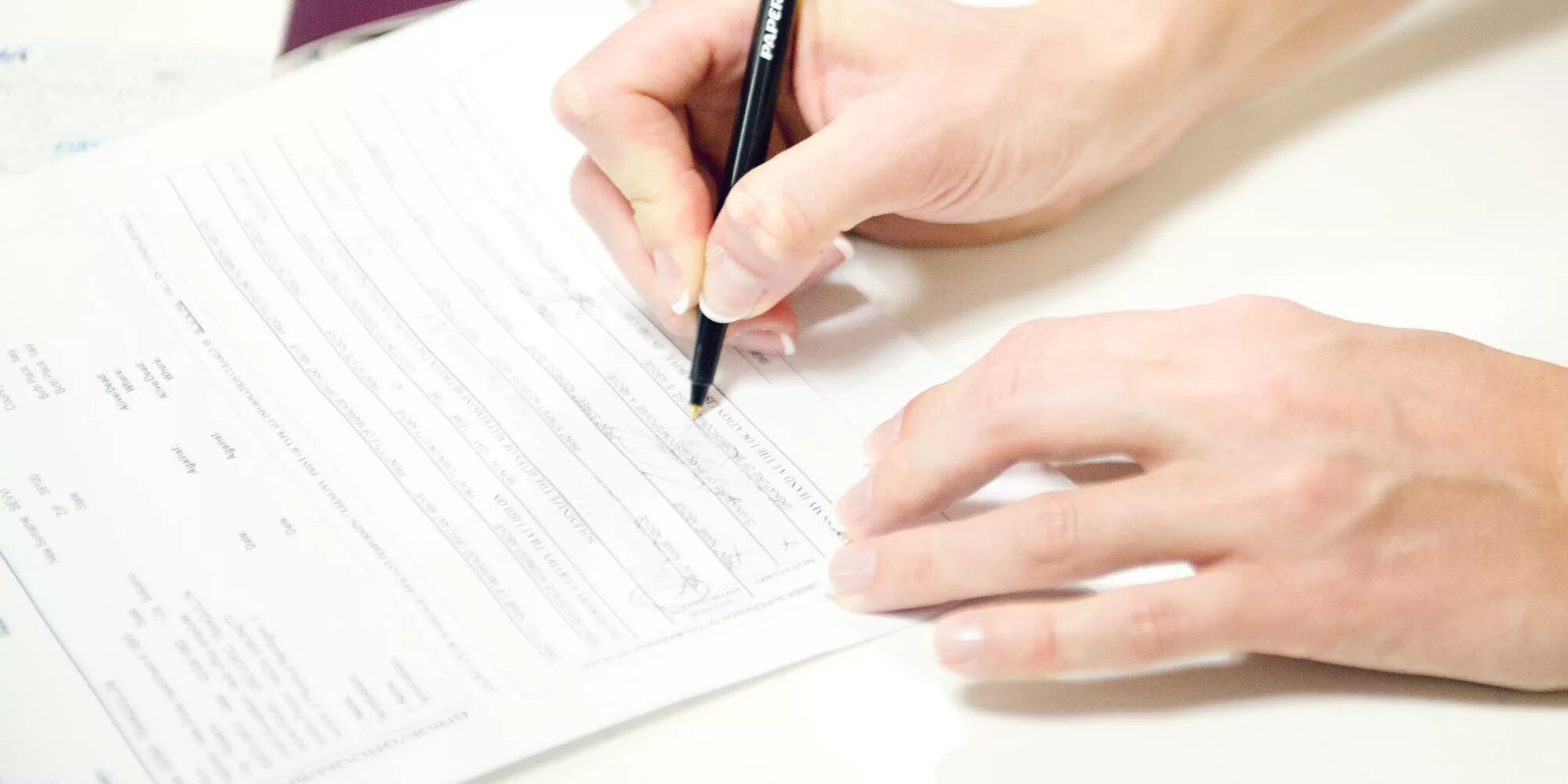 Завещание. Подписывает бумаги. Подписание договора. Контрактное соглашение. Материальный ущерб.