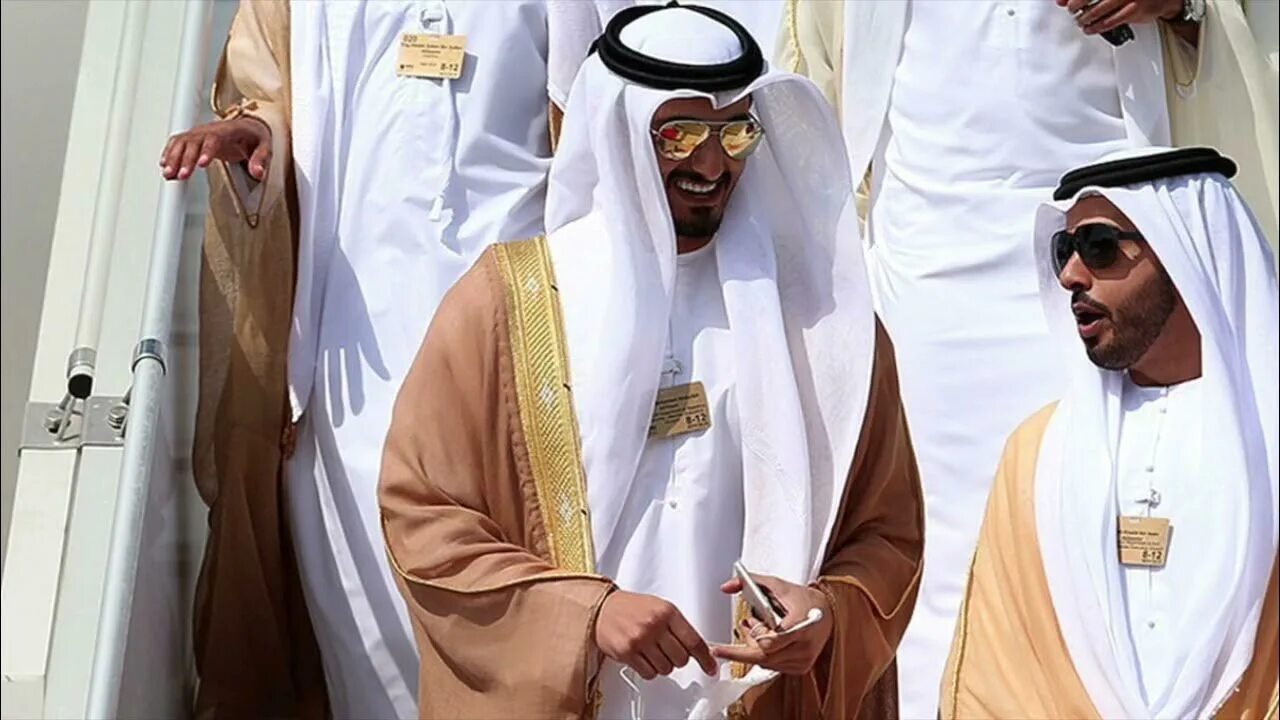 Богатый араб. Арабский Шейх. Саудовские шейхи. Арабский Шейх в очках.