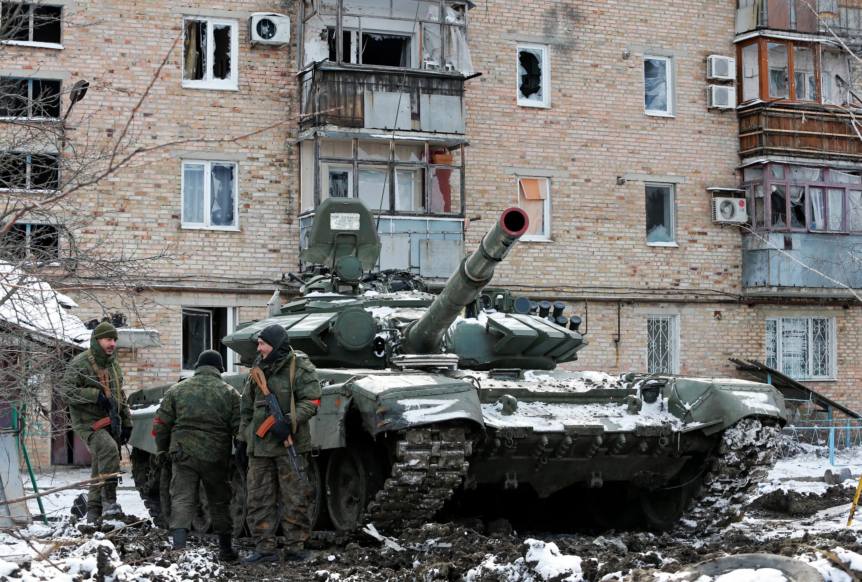 Почему украину не берут. Русские танки на Украине. Танки в спецоперации на Украине. Танки спецоперация. Российские танки в спецоперации на Украине.