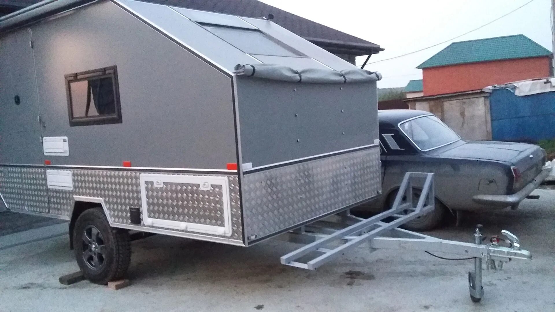 Прицеп легковой в улан. Прицеп л300. Легковой прицеп тонар 83102с. Омские прицепы. К 700 с прицепом птс 12.