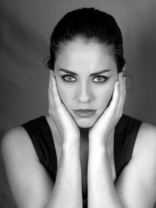 Гевхерхан султан актриса. Аслы тандоган. Аслы тандоган в платье. Аслы́ тандога́н. Аслы гёксу актриса.