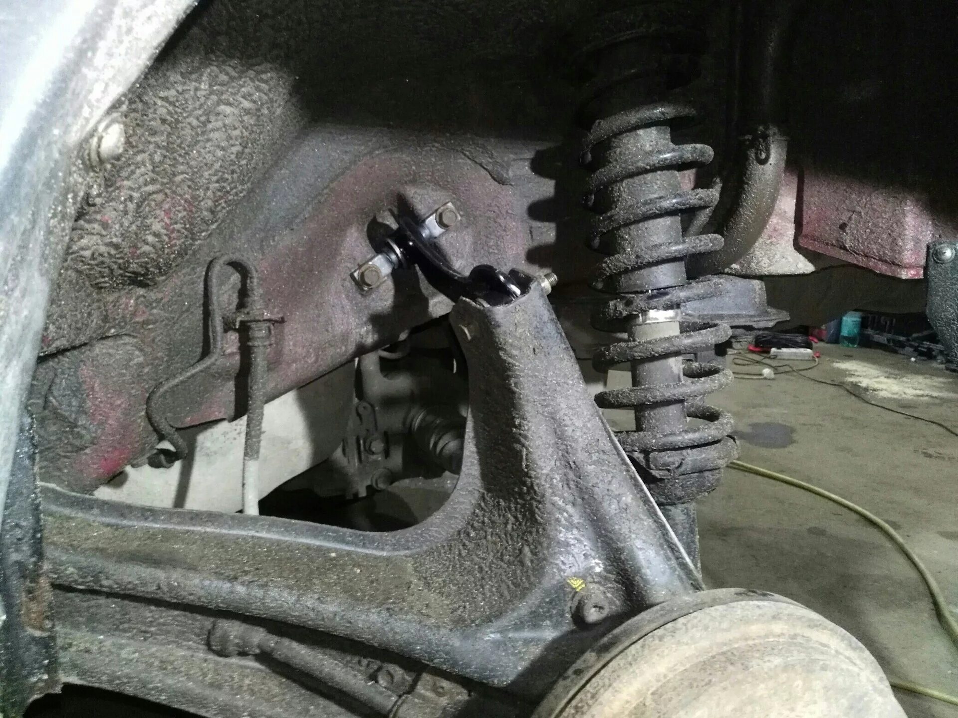 Замена передних пыльников амортизаторов Honda CR-V 2008 - Honda CR-V (RE), 2,4 л
