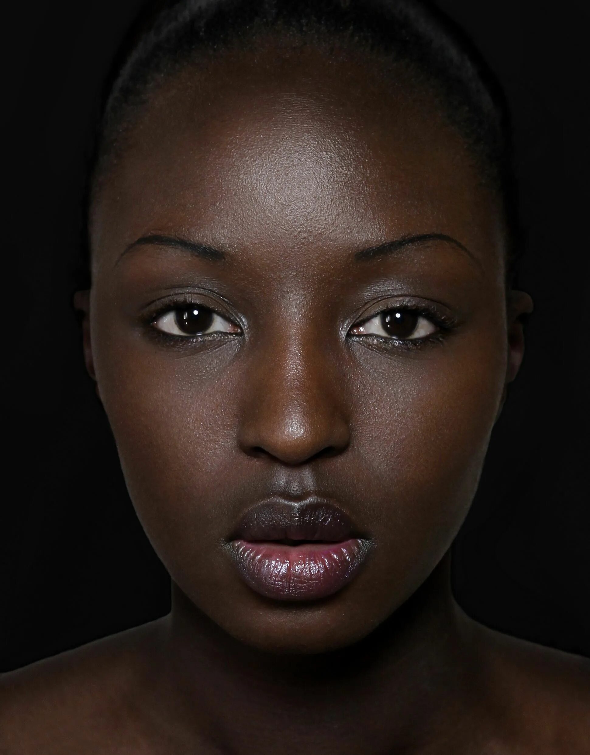 Темнокожий цвет. Цвет кожи афроамериканцев. Оттенки кожи темнокожих. Оттенки кожи африканцев. Женщины разных рас.