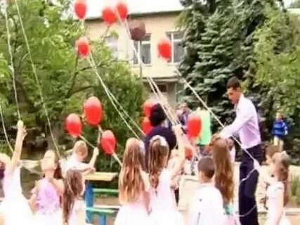 Песня пять лет мы дружною семьей ходили