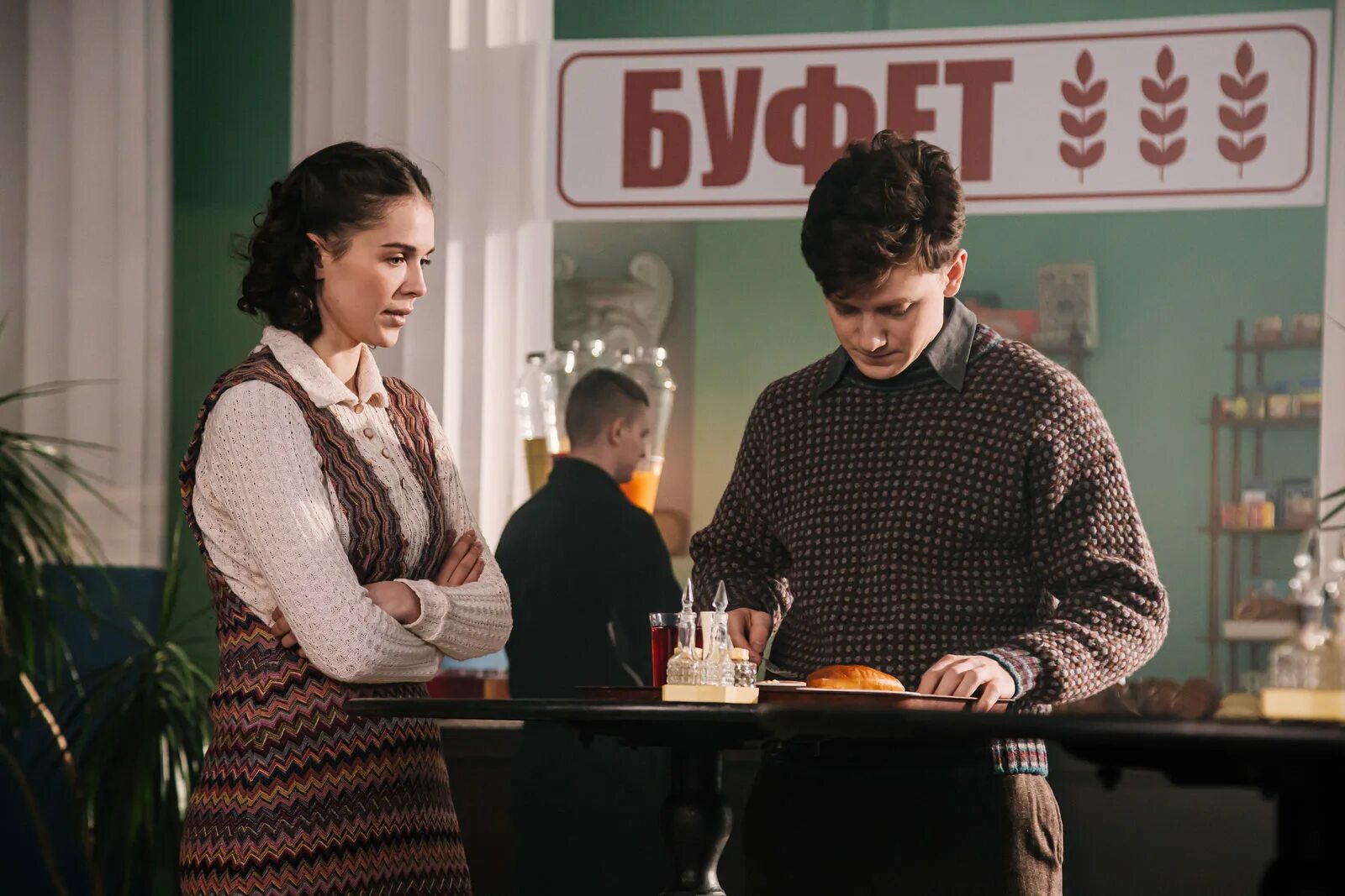 Антон хабаров в парке чаир. В парке чаир дата выхода. В парке чаир любовь константинова. Сериал парке чаир антон хабаров. В парке чаир сериал 2021.