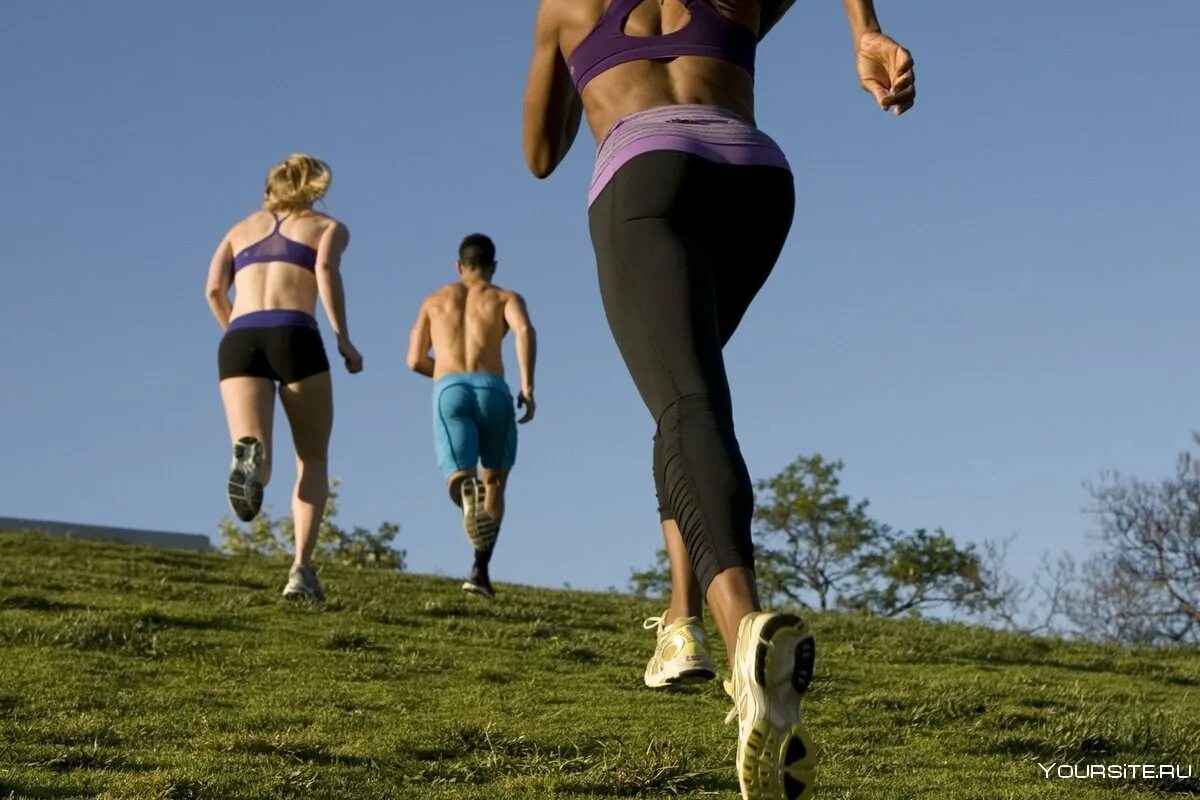 Бег подростки. Подросток сбежал из дома. Почему они сбегают. Сбежал из дома. Одинокий подросток.