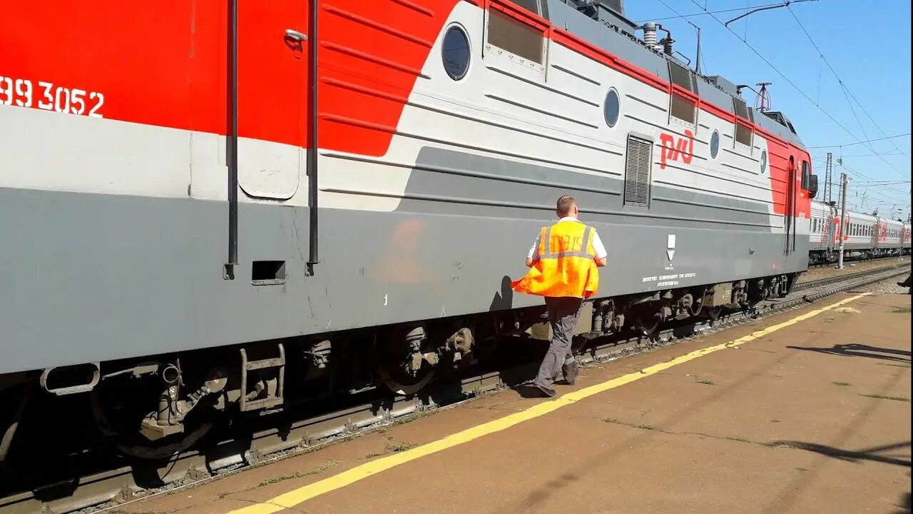 Поезд 531 киров адлер. Поезд ржд. локомотив поезд. железнодорожный локомотив. электровозы ржд.