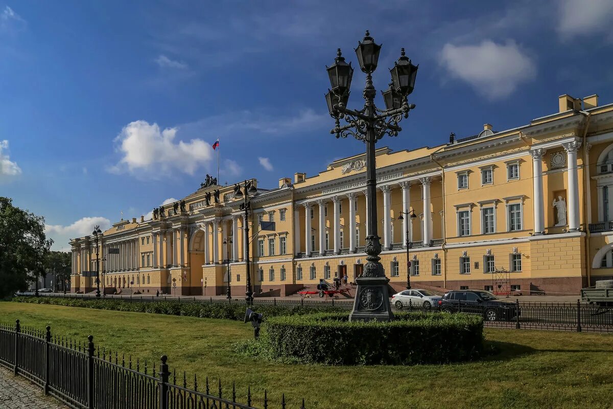 Сиб санкт петербург. Здание Сената и Синода в Санкт-Петербурге. Сенат и Синод в Санкт-Петербурге Архитектор. Здания Сената и Синода в Санкт-Петербурге (1829–1834). Сенатская площадь здание Сената.