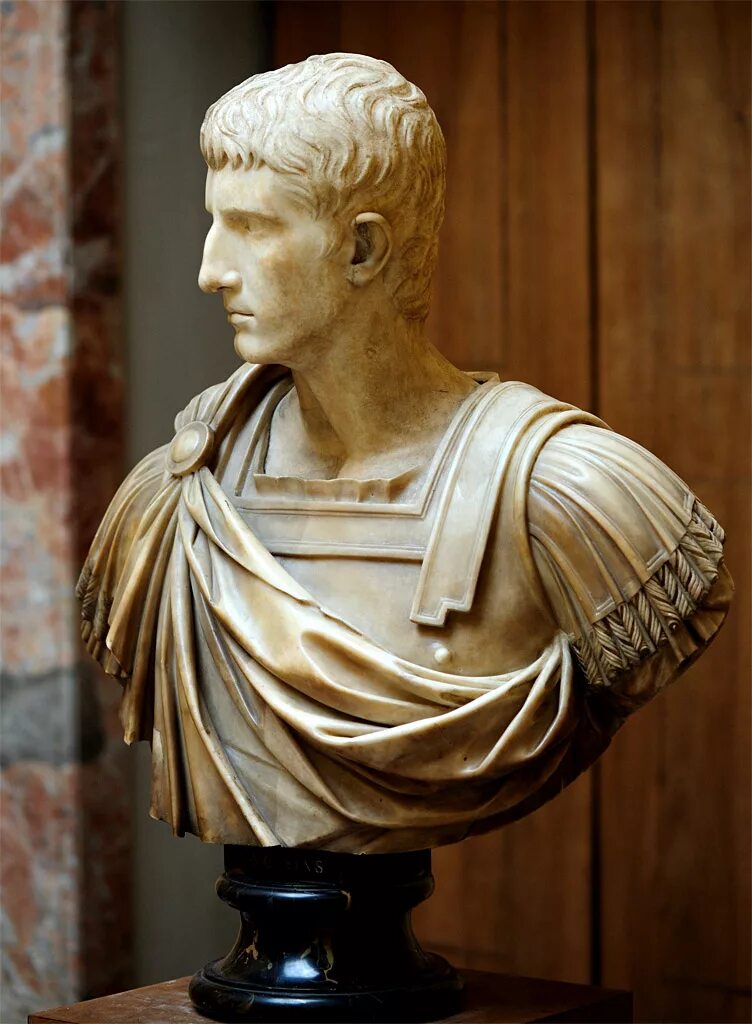 Октавиан август римский. Октавиан август бюст. Император август Октавиан. Октавиан август Римский Император. Статуя Римского императора Октавиана августа.