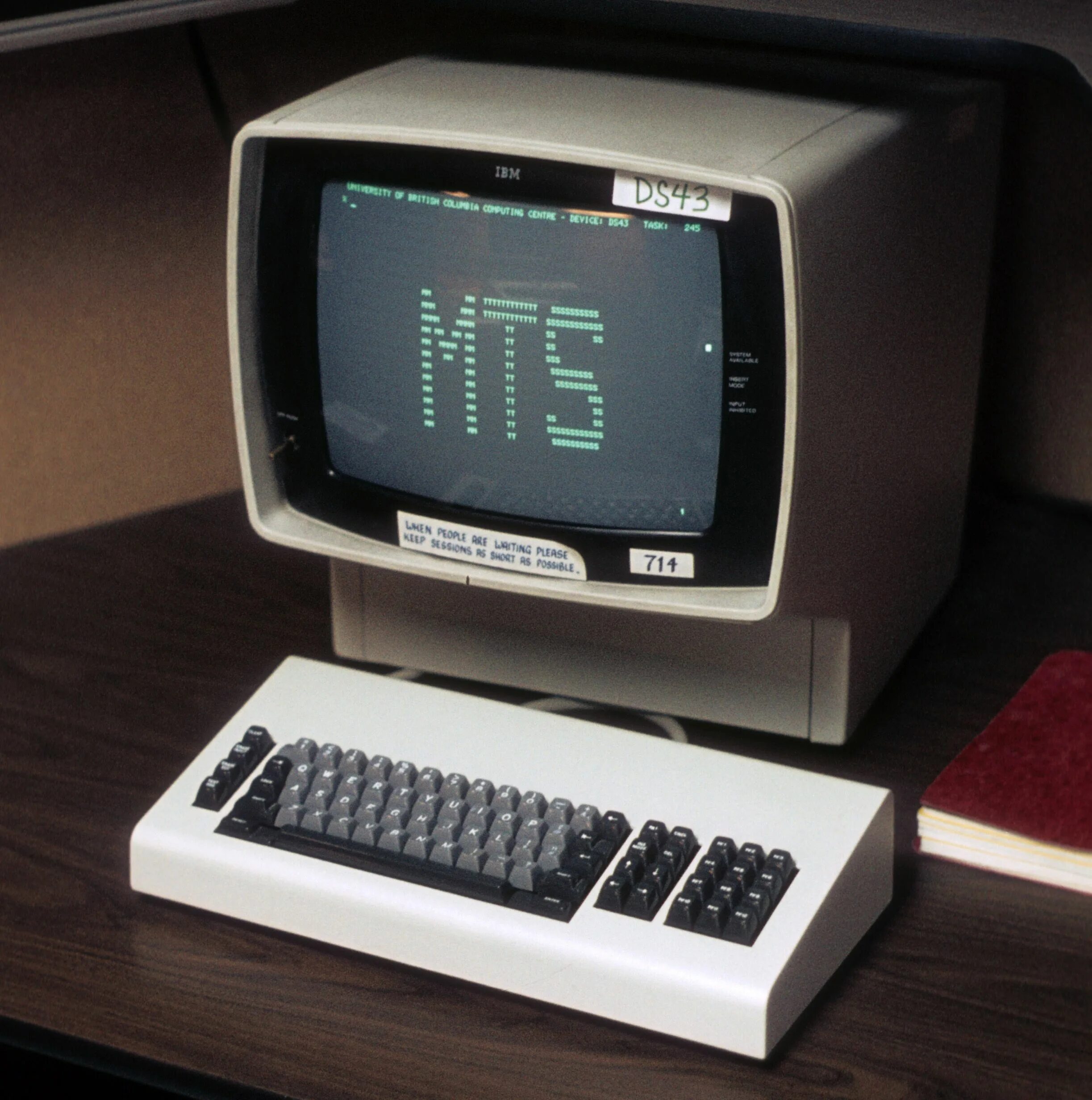Old computer. IBM 3270. IBM 3270 PC. Компьютер IBM монитор IBM. Терминал Videoton.