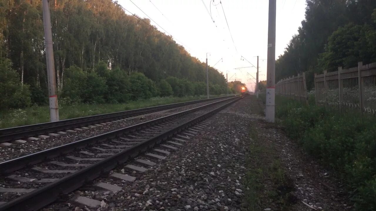 Поезд лабытнанги нижний. Поезд 210ч Москва Лабытнанги. Поезд 210ч. Поезда на станции Вельск. Поезд 210 Москва Лабытнанги.