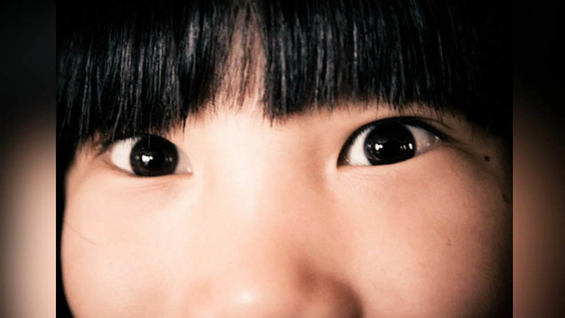 Почему узкоглазые. Монголоиды эпикантус. Узкие глаза. Японские глаза. Узкие глаза японцев.