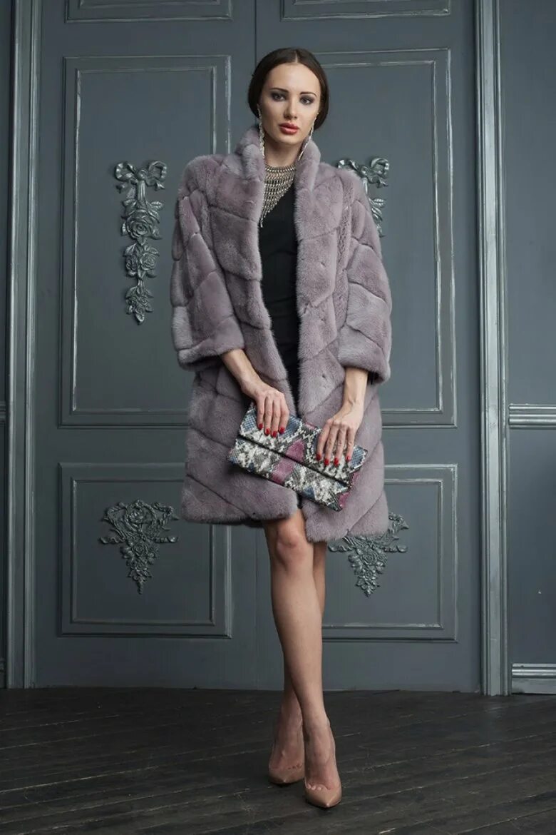 Элитная шуба из жемчужной норки. Sheikimoda шуба фуксия. Шуба розовая норка. Голубая шуба. Полушубок бордового цвета.