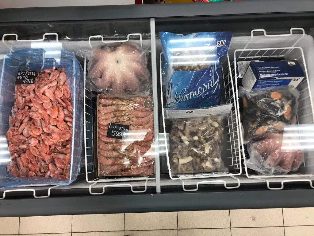 @fish_lavka. Рыба в магазине. Открылся рыбный отдел. Рыбный отдел. Продавец в рыбный магазин.