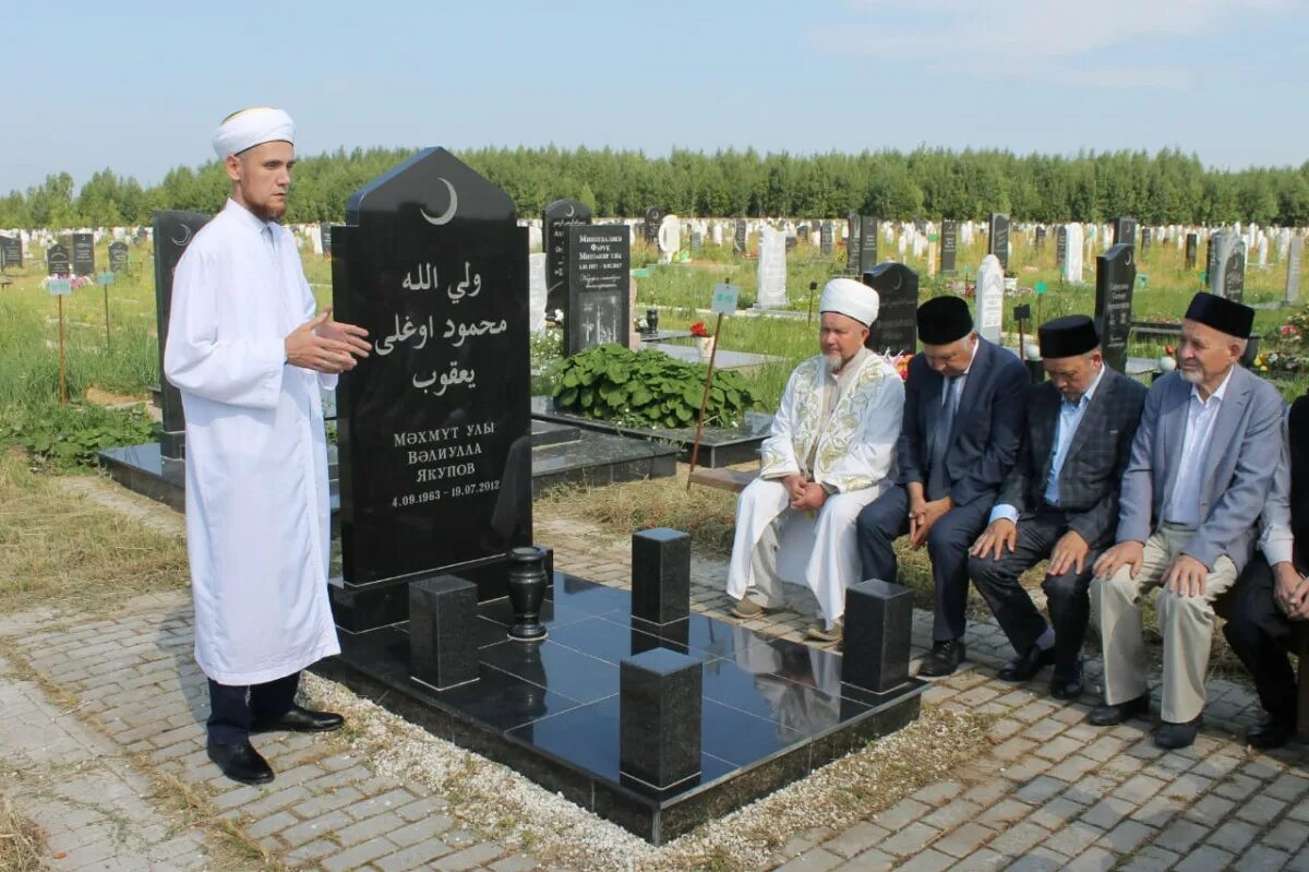 Похороны Валиуллы Якупова. Захоронение мусульман. Могила по мусульмански.
