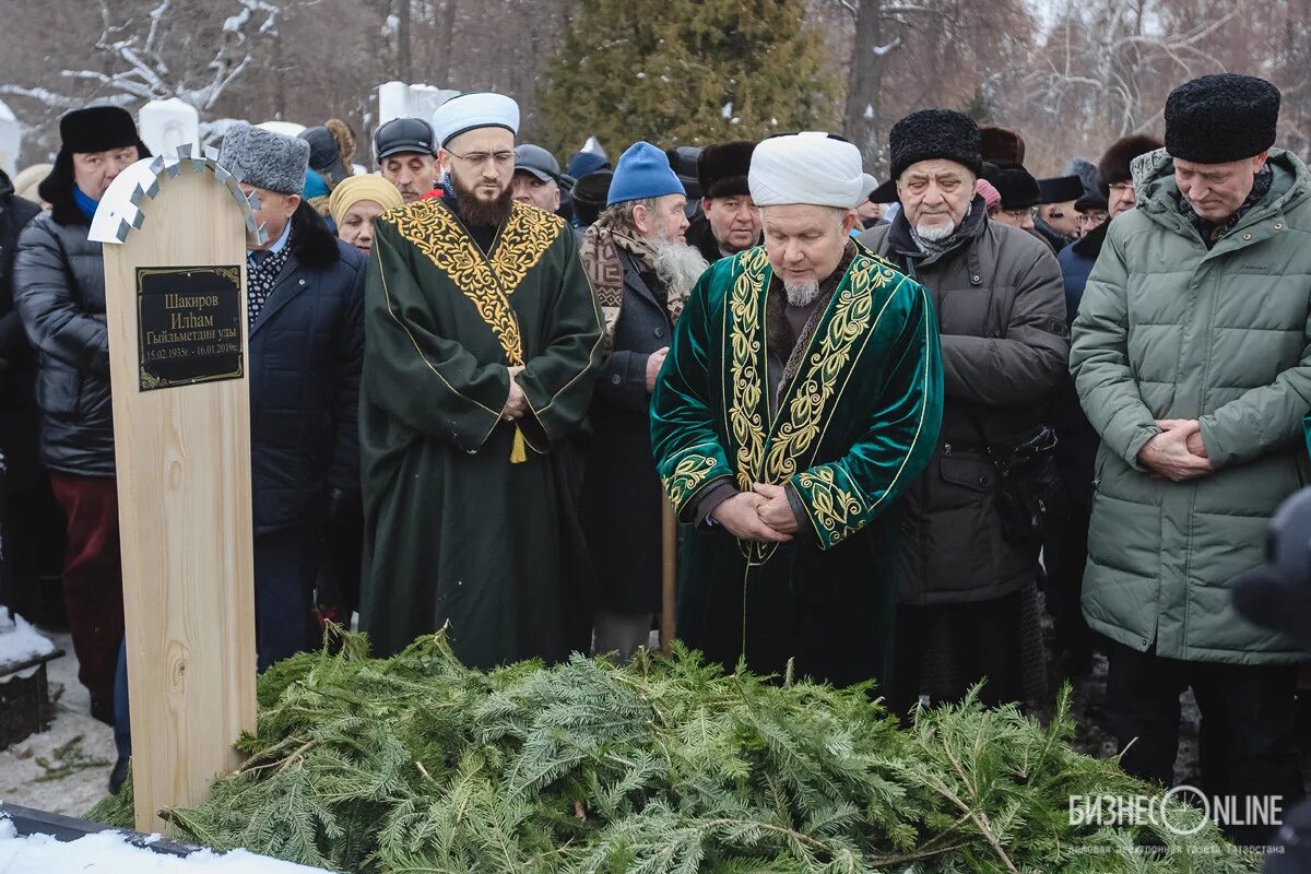 Татарское кладбище в Ново-татарской Слободе Казани. Похороны Виктора татарского. Осоново кладбище татарское Казань.