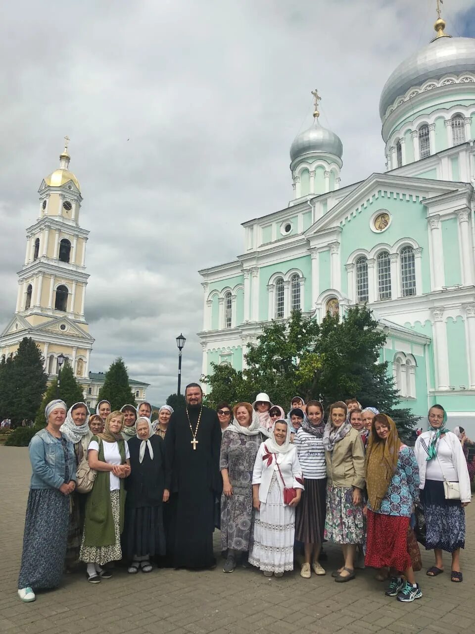 Храм Сергия Радонежского в Дивееве. Паломники в Дивеево. Муром-Дивеево экскурсия. Паломничество в дивеево