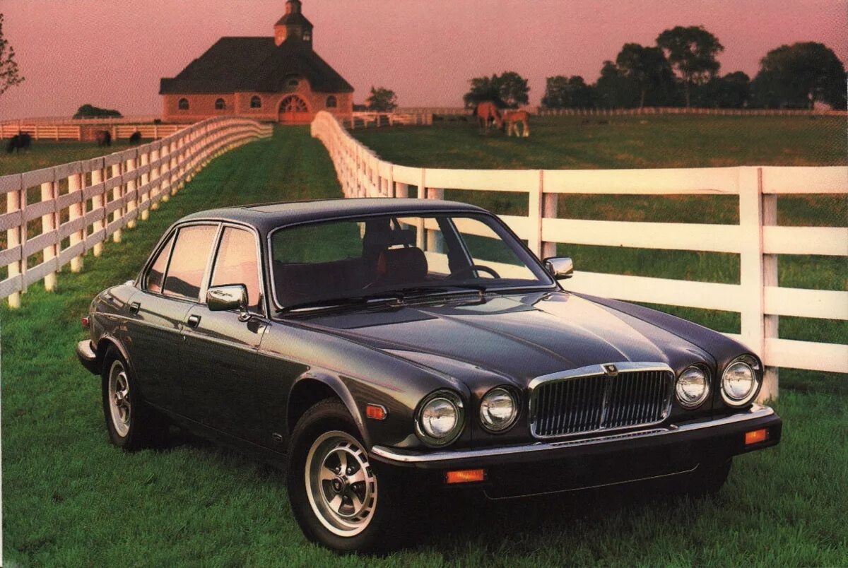 Машина ягуар страна производитель. Jaguar xj12 1979. Ягуар XJ Бритиш Грин. Jaguar-Leyland xj12. Jaguar xj12 1985.