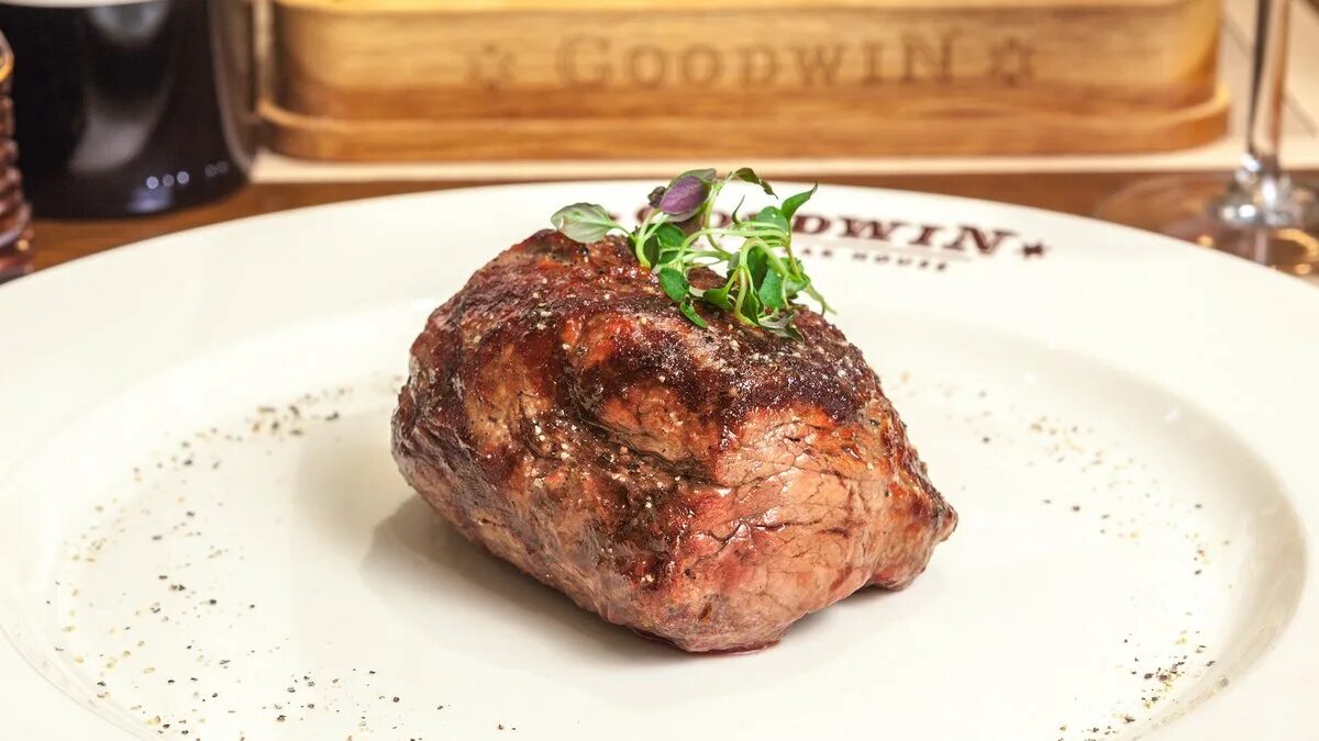 Стейк шато. Бифштекс шатобриан. Говядина шатобриан. (говяжья вырезка. Шатобриан сювид.