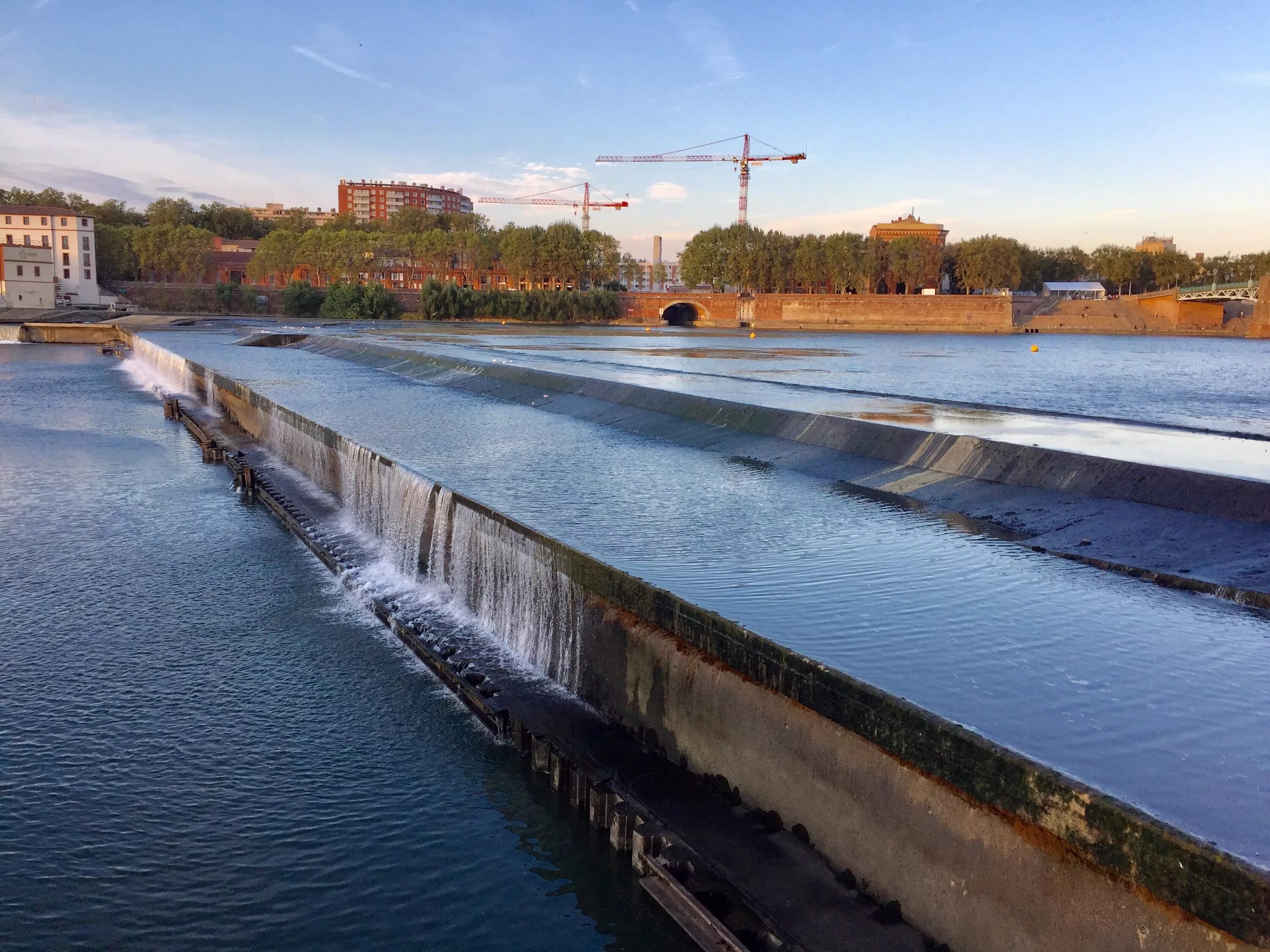 Работа вода канале